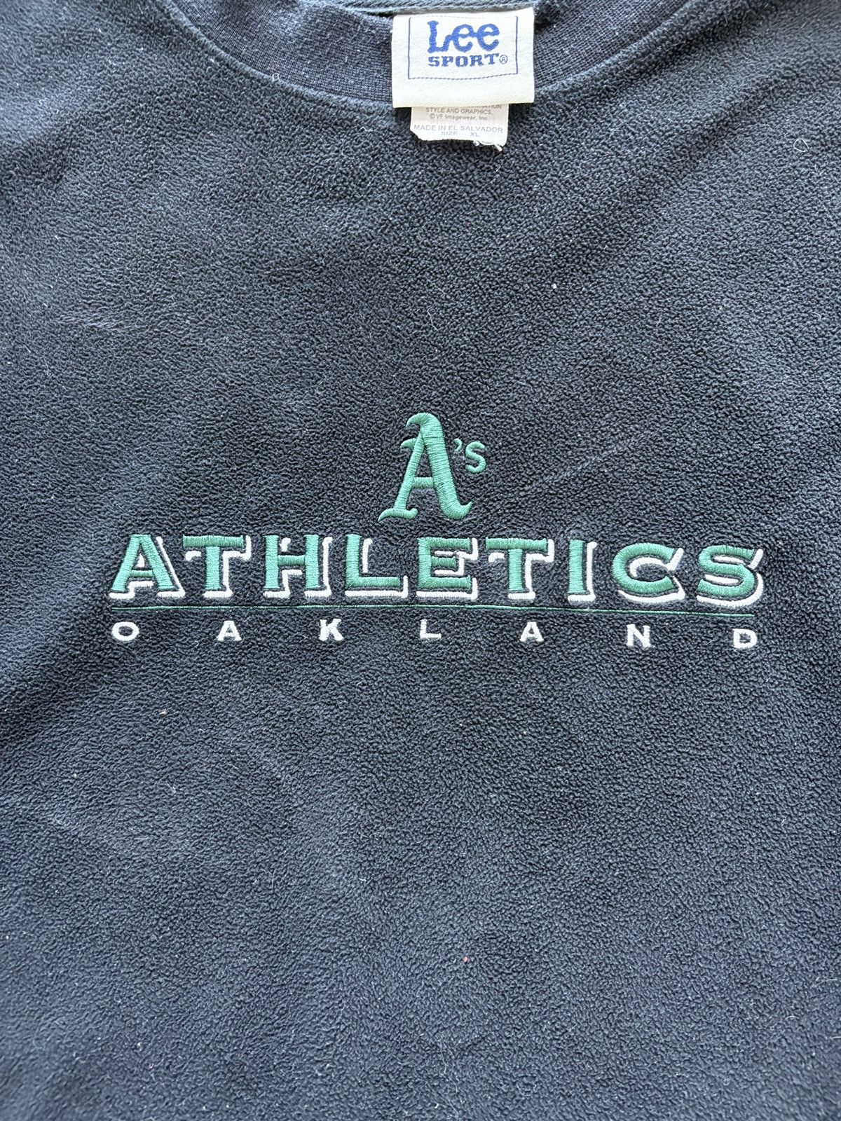 Vintage Vintage Y2K Oakland A’s MLB Fleece Sweatshirt Baggy Fit Size US XL / EU 56 / 4 - 2 Thumbnail