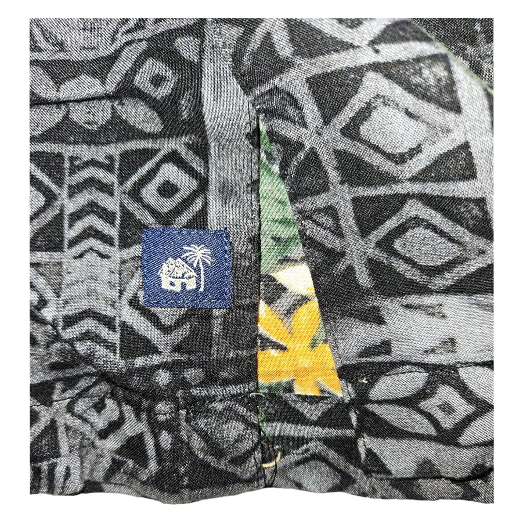 Vintage VINTAGE Caribbean Joe Button Shirt Mens Large Black Floral 100% Rayon Hawaii Tropical Button-Up Short Sleeve Casual Packing Size US L / EU 52-54 / 3 - 6 Thumbnail