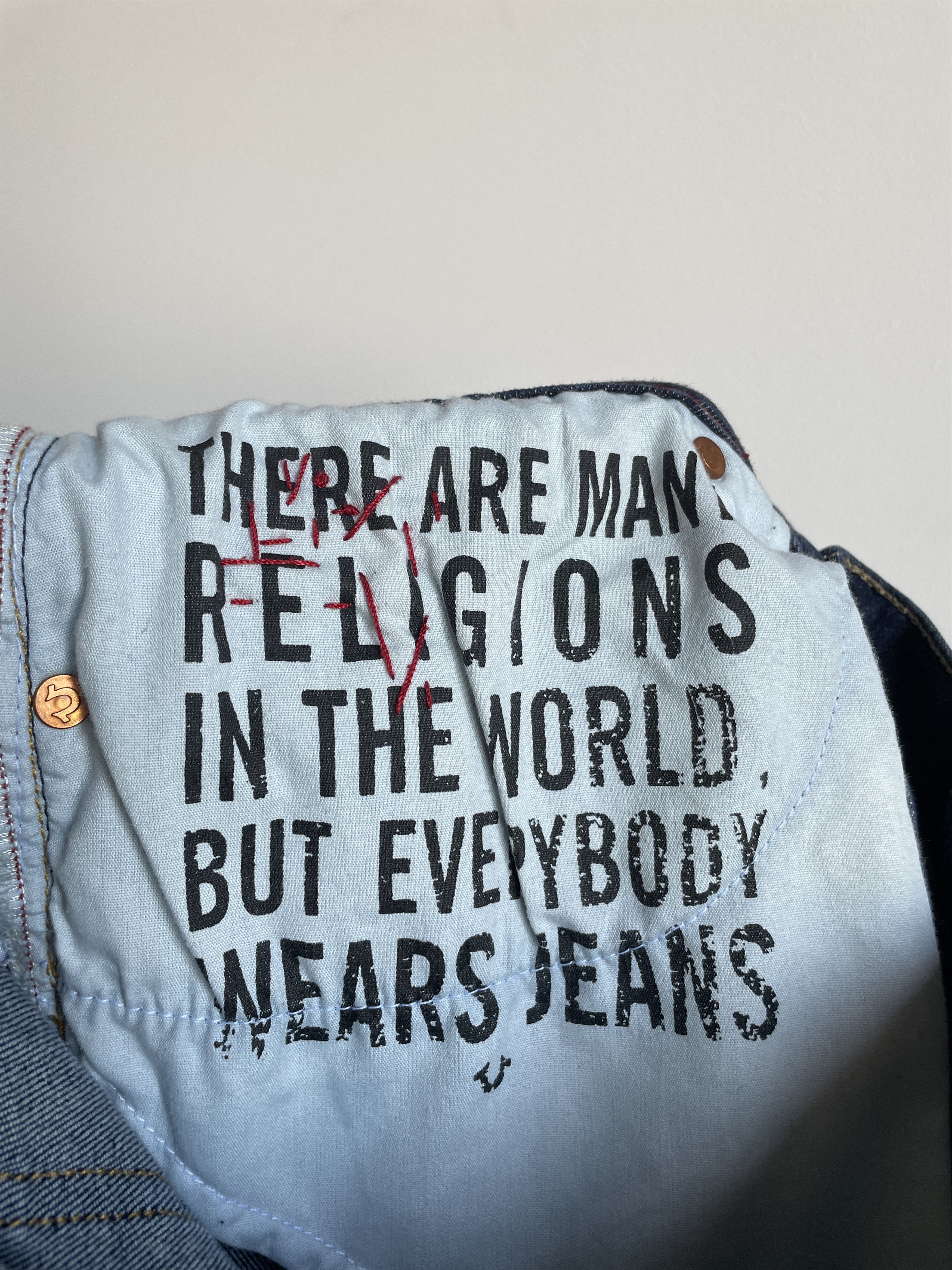 True Religion True Religion Rocco Relaxed Skinny Distressed Denim Size 34 Size US 34 / EU 50 - 15 Thumbnail