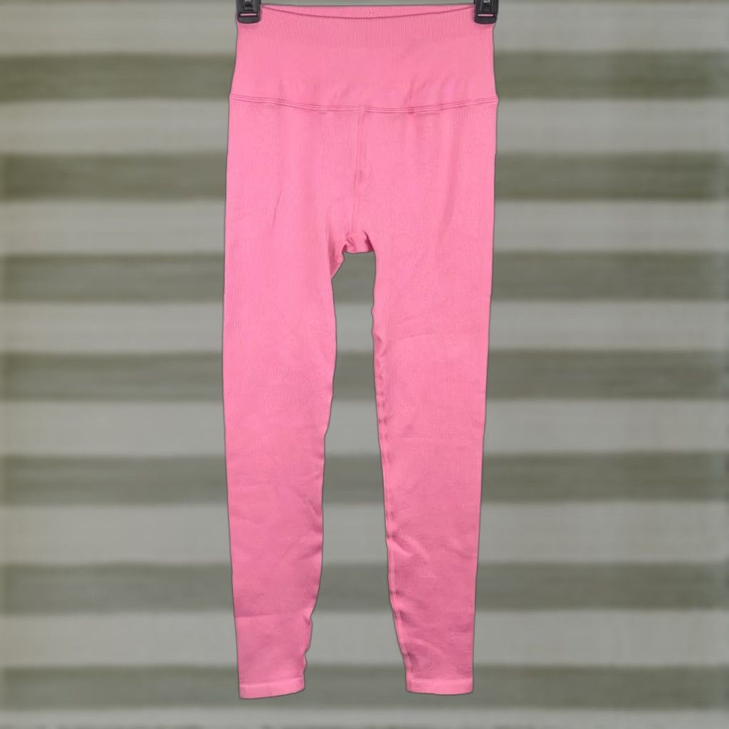 Vintage Victoria Secret Pink Yoga Pants Active Wear XS Pink Taper Leggings 23"W Workout Capris Women's XS Pink Regular Leggings Size 26" / US 2 / IT 38 - 1 Thumbnail