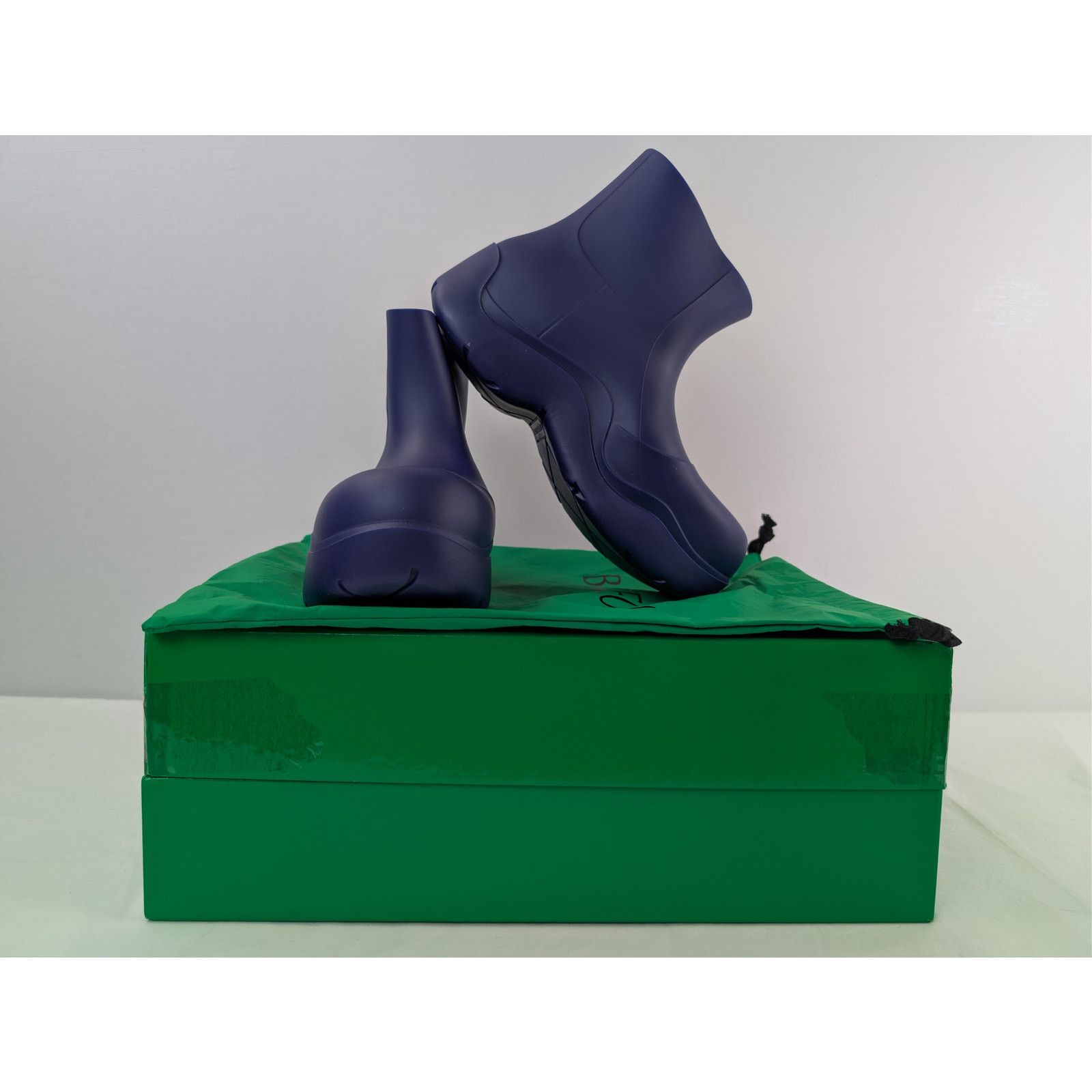 Bottega Veneta o1rshd1 Matt Rubber Puddle Ankle Boot in Unicorn Size US 10 / EU 43 - 20 Thumbnail