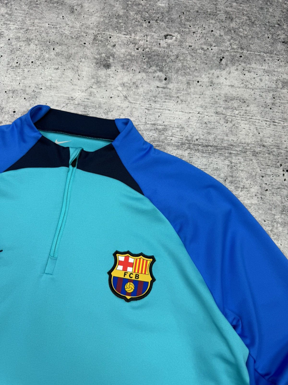 Designer × Nike Vintage Nike F.C. Barcelona Logo Y2K Jersey Zip Sweatshirt Size US L / EU 52-54 / 3 - 8 Thumbnail