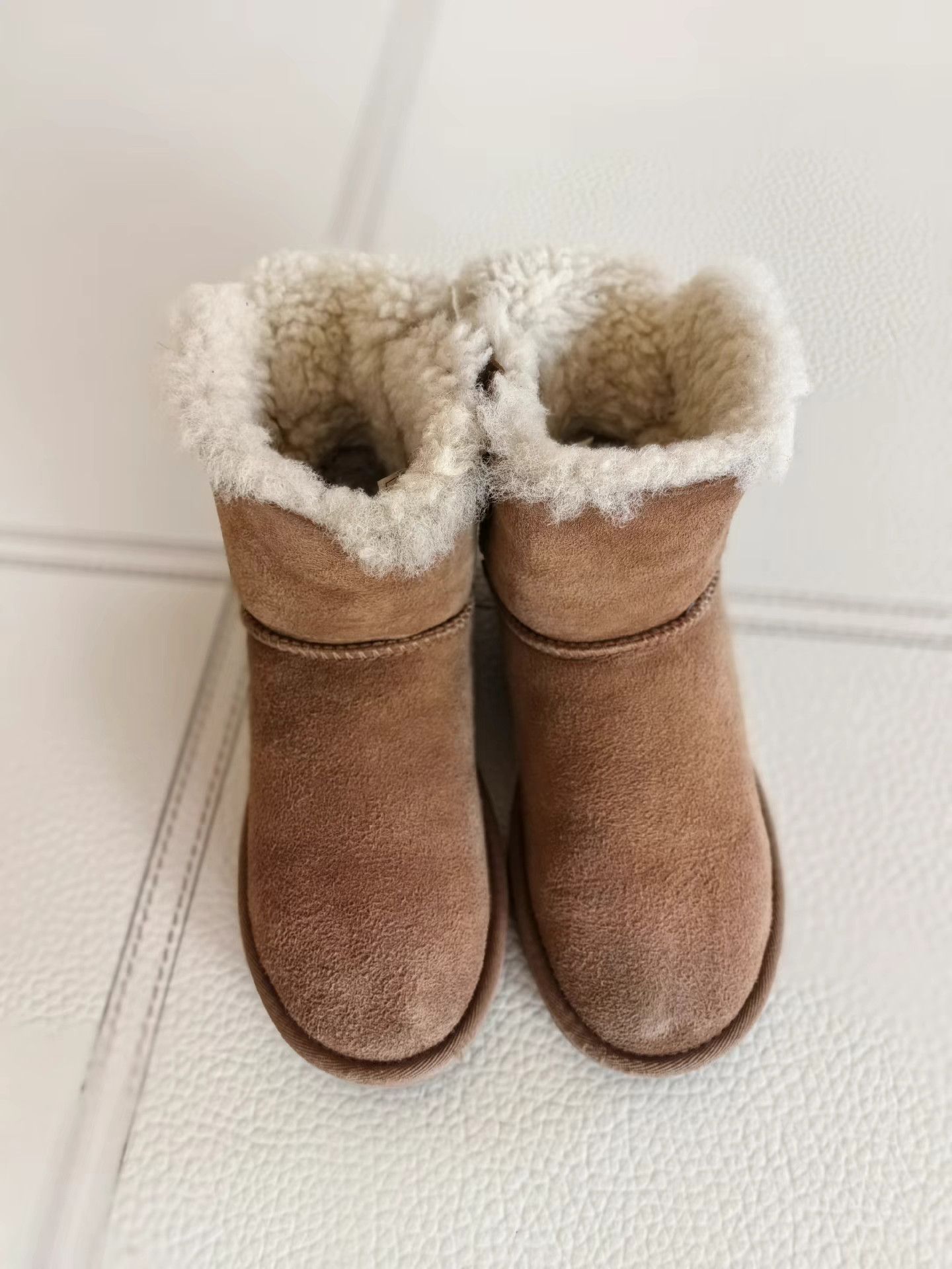 Ugg UGG Women's Shoes K17 Size US 7 / IT 37 - 1 Thumbnail