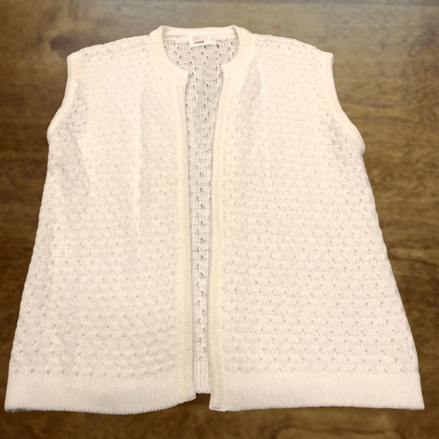 Vintage VINTAGE Montgomery Ward Cardigan Women's Sleeveless Crew Neck White Acrylic Crochet 90s Open(Size XL) Mens Girls Size XL / US 12-14 / IT 48-50 - 1 Thumbnail