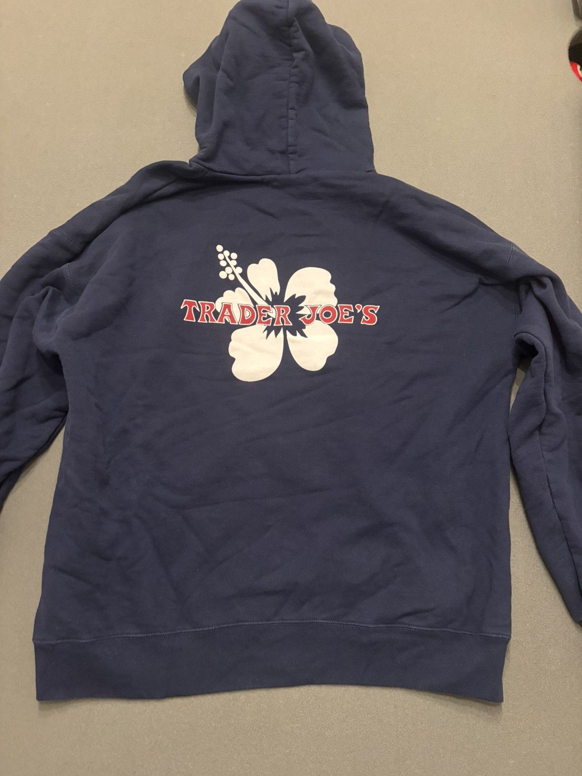 Hanes 90s Vintage Trader Joe’s Navy Hoodie Size US L / EU 52-54 / 3 - 1 Thumbnail