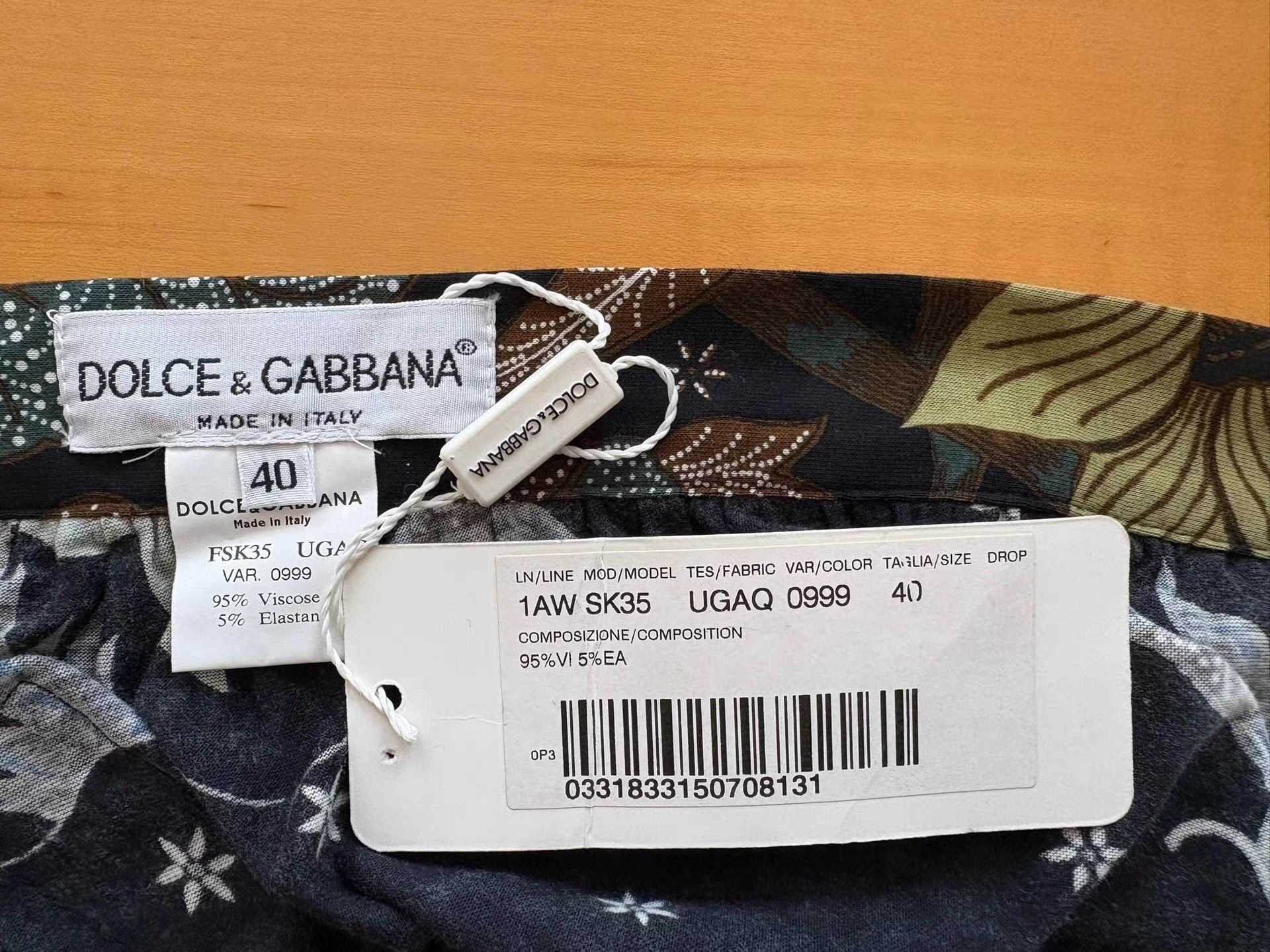 Dolce & Gabbana Dolce & Gabbana Multi-button Printed Mini Skirt。Ｑ21 Size 40" / US 18 - 2 Thumbnail