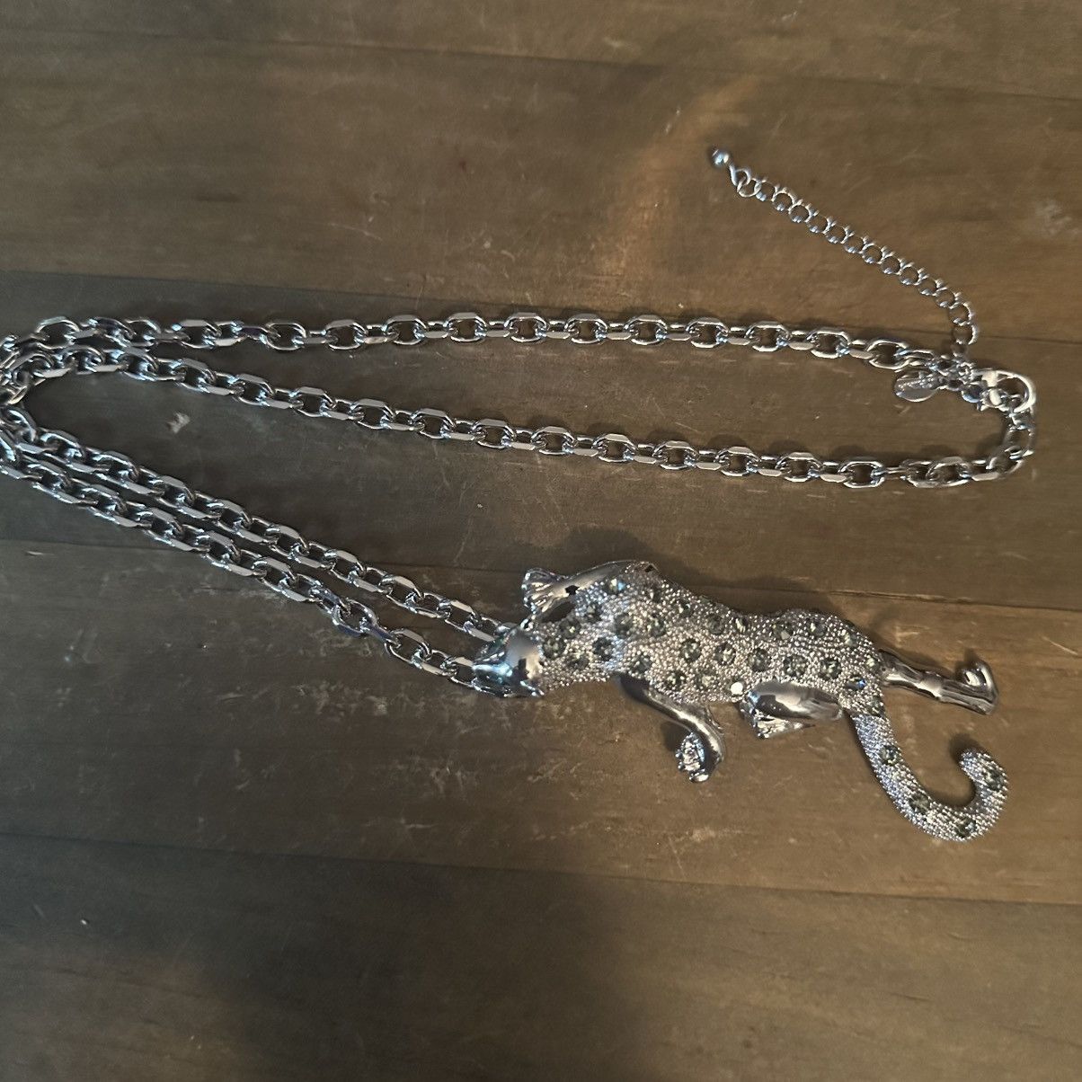 Other Silver tone large climbing Leopard pendant necklace Size ONE SIZE - 2 Thumbnail