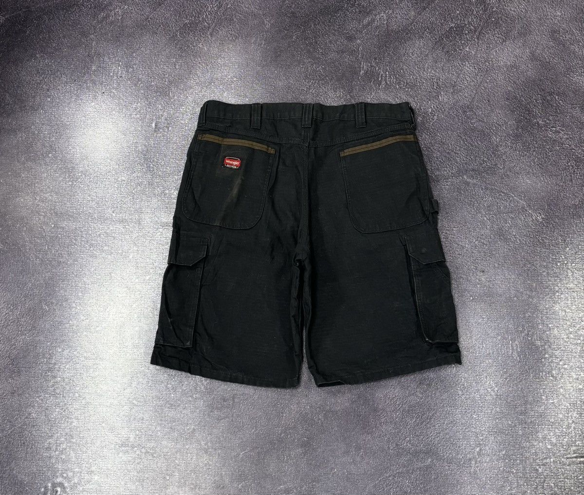 Wrangler Vintage Wrangler Workwear USA Utility Black Cargo Shorts Size US 36 / EU 52 - 2 Thumbnail