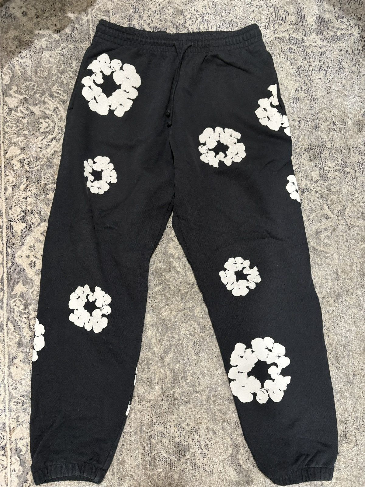 DENIM TEARS Denim Tears The Cotton Wreath Sweatpants - Black Size US 34 / EU 50 - 1 Thumbnail