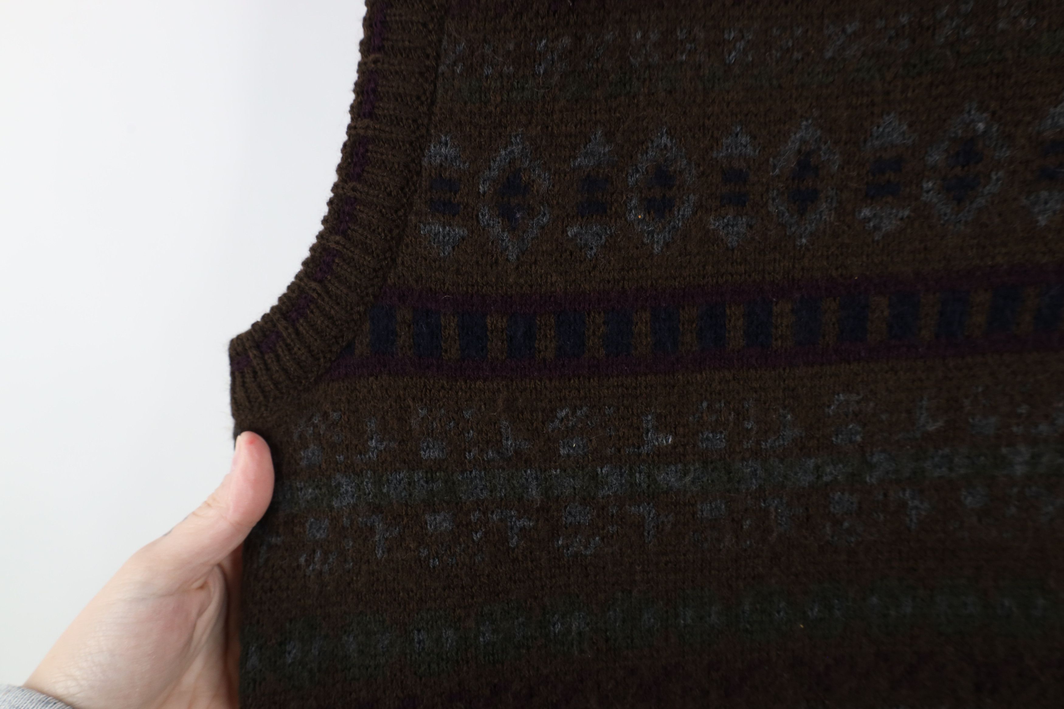 Vintage Vintage 90s Streetwear Fair Isle Knit V-Neck Sweater Vest Size US XL / EU 56 / 4 - 5 Thumbnail