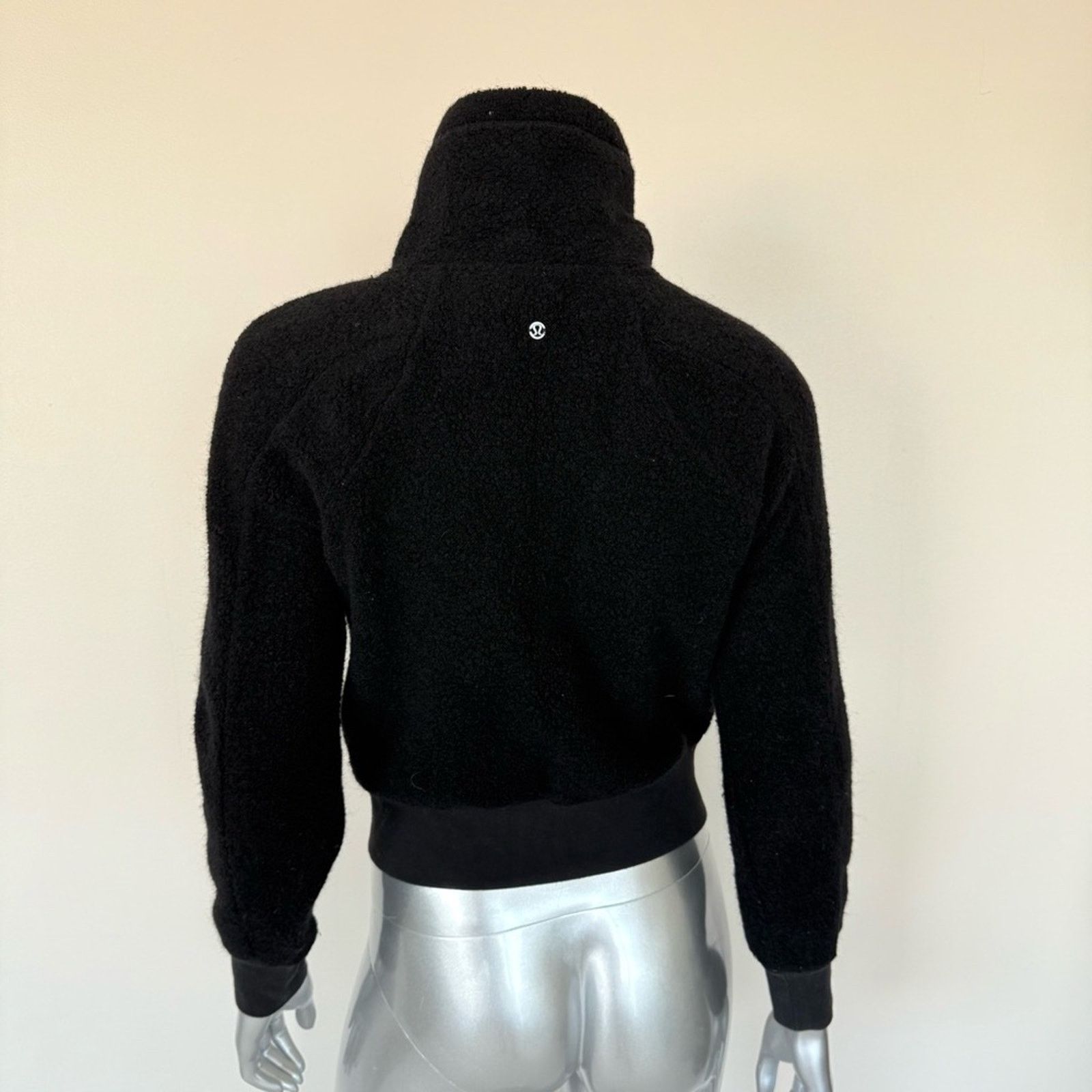 Lululemon Lululemon Athletica women sherpa jacket size 6 Size 28" / US 6 / IT 42 - 4 Thumbnail