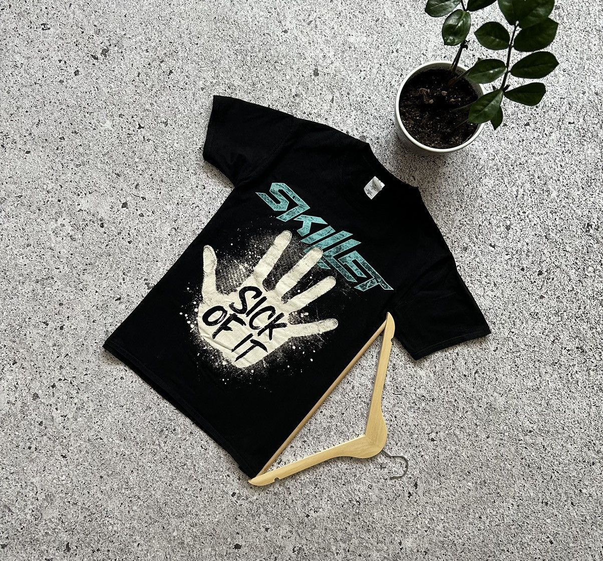 Band Tees Rare Skillet Sick Of It Retro Rock Music T-Shirt Y2K HYPE Size US M / EU 48-50 / 2 - 1 Thumbnail