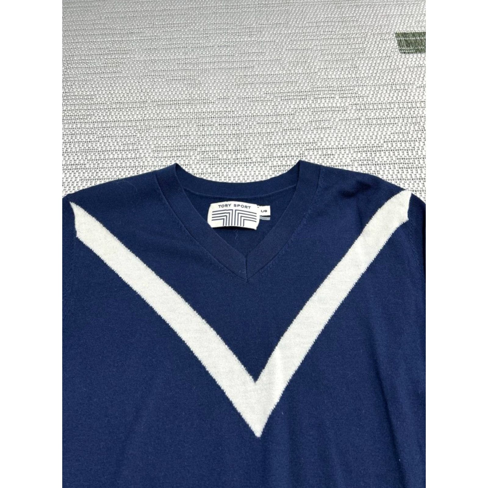 Tory Burch Tory Burch Wool Pullover Sweater Womens Large Blue V-Neck Raglan Sleeve Knit Trim Cozy Pullover Casual Vintage N/A Size L / US 10 / IT 46 - 3 Thumbnail
