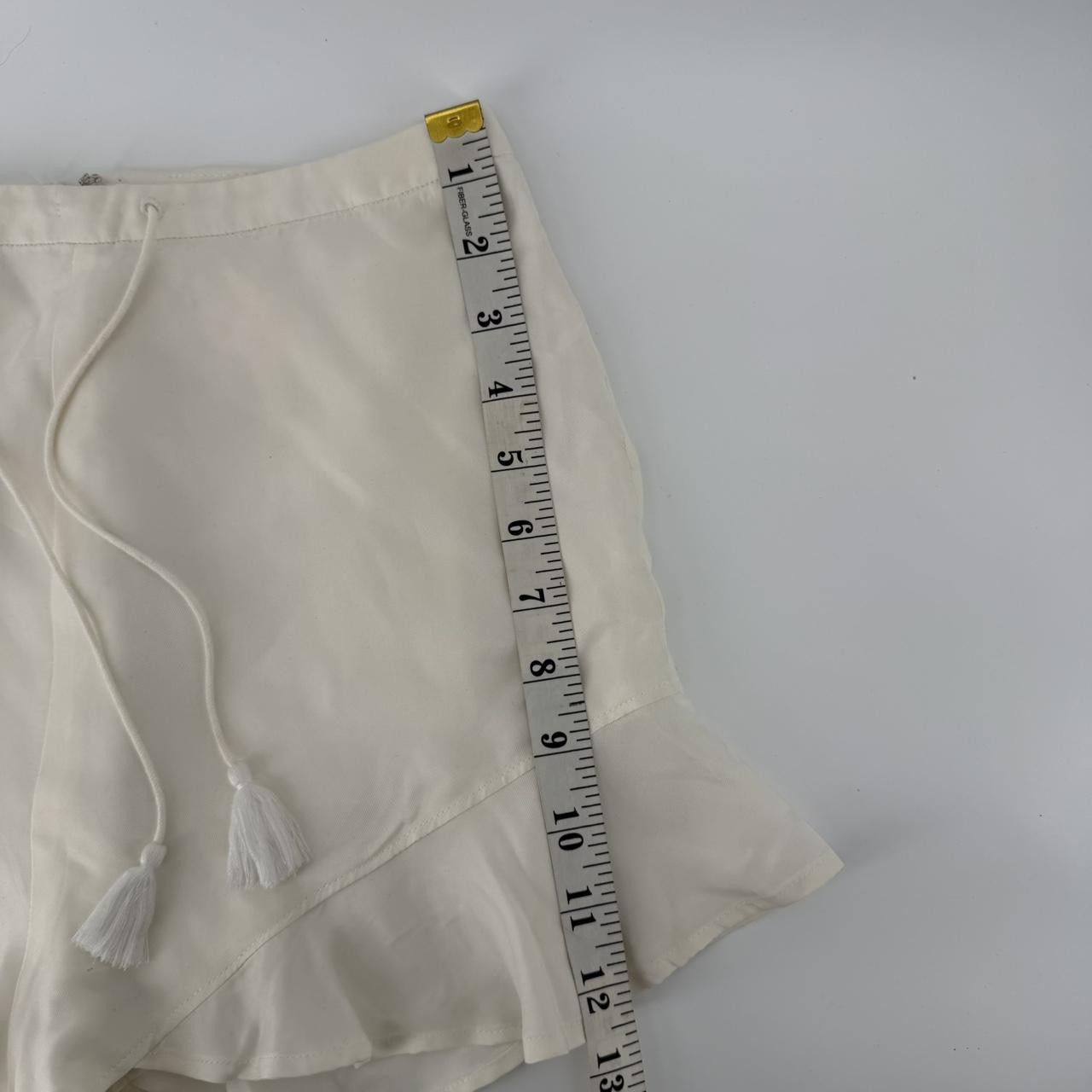 Other The Jetset Diaries Cream Ruffle Hem Shorts Tassel Tie Size 26" / US 2 / IT 38 - 4 Thumbnail