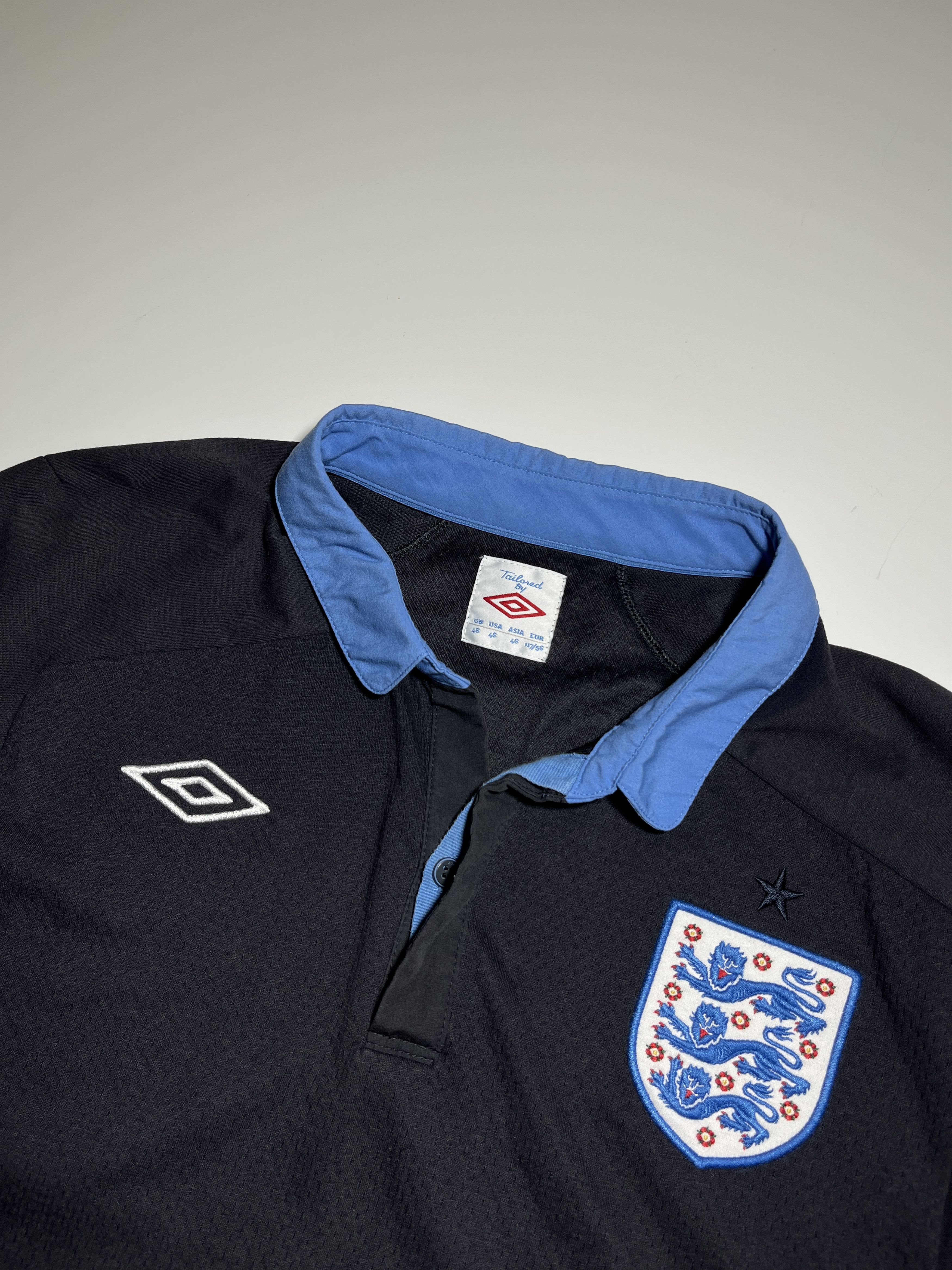Umbro Umbro England National Team 2011-2013 Away Football Jersey Size US XL / EU 56 / 4 - 7 Thumbnail