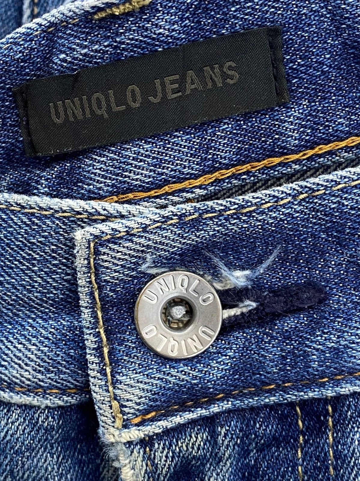 Uniqlo Uniqlo Blue Wash Style Straight Leg Jeans Size US 35 - 10 Thumbnail
