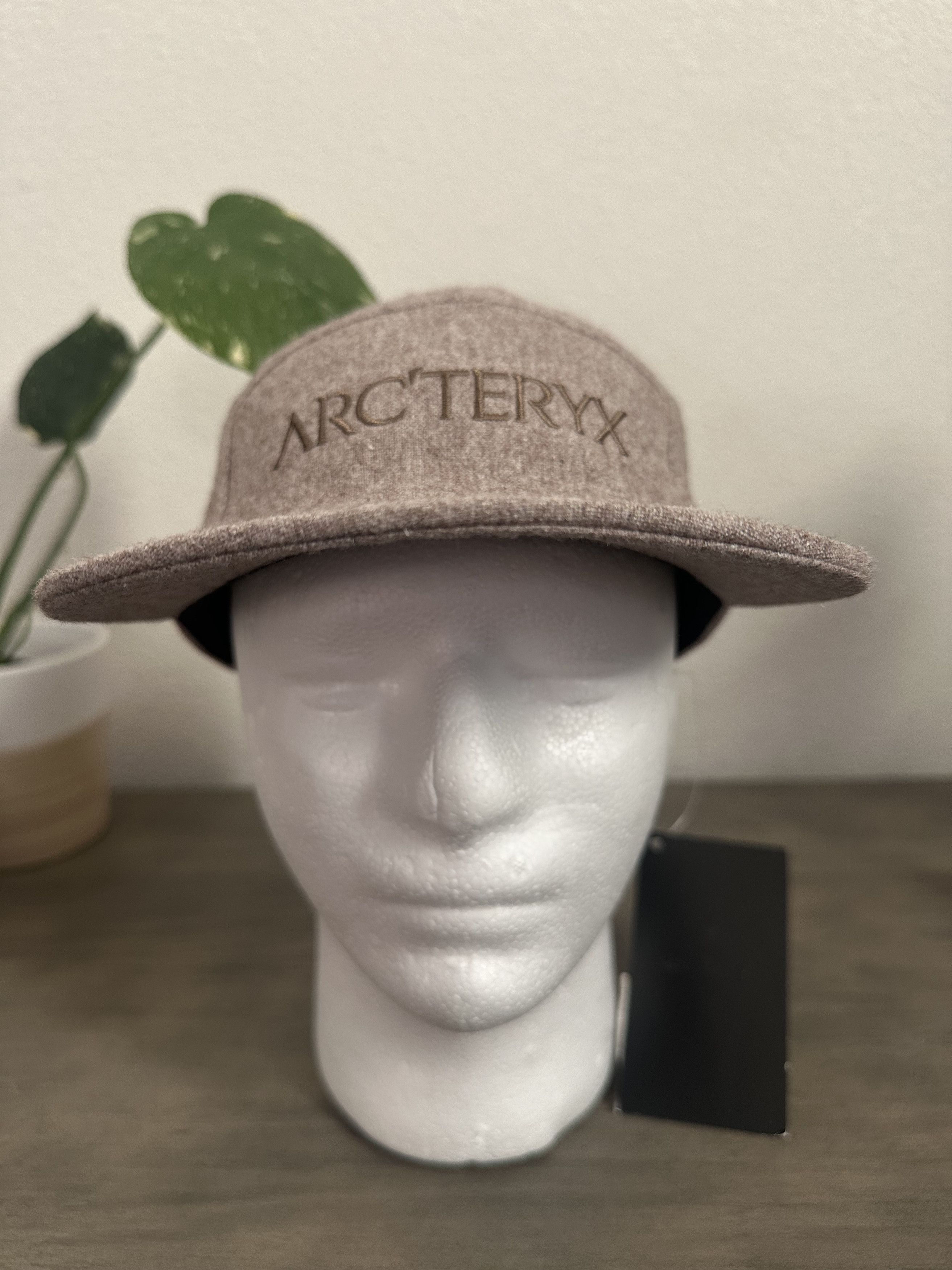 Arc'teryx Arcteryx 5 panel wool hat adjustable ones size tan cream Size ONE SIZE - 1 Thumbnail