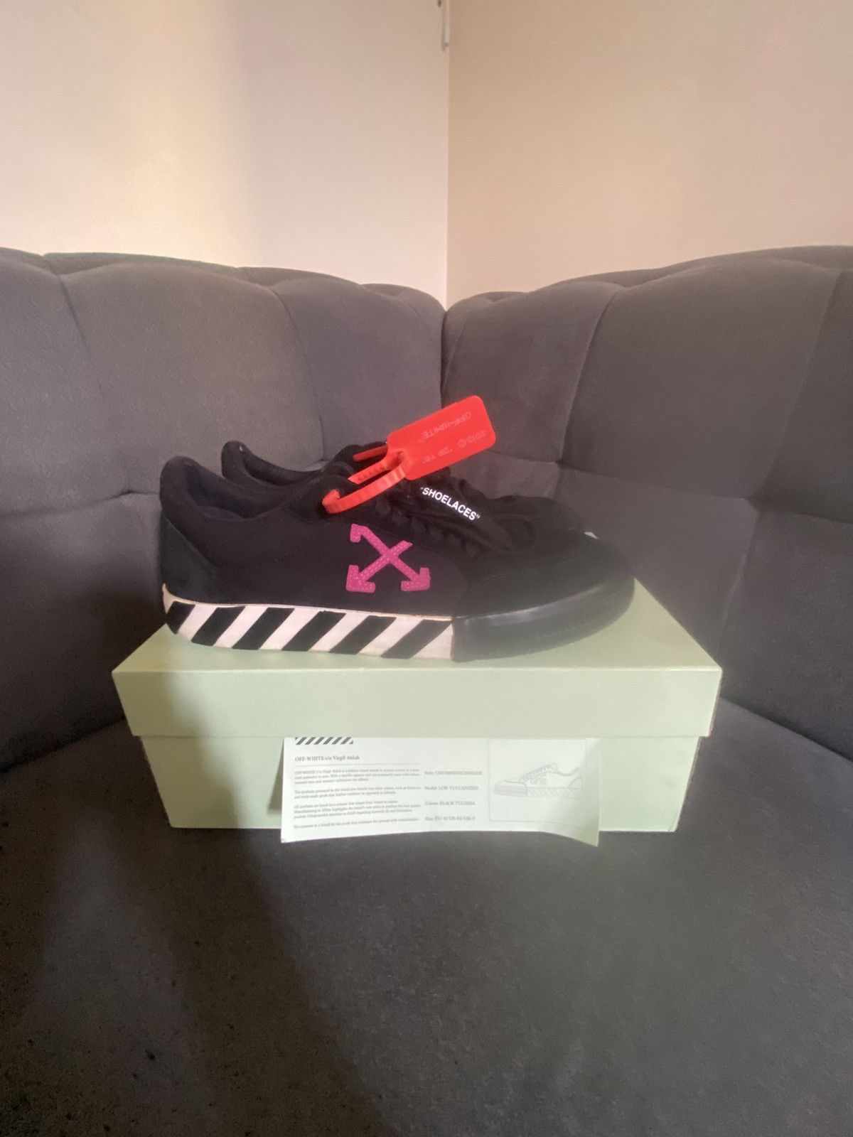 Off-White Off white vulc low fuchsia Size US 9.5 / EU 42-43 - 1 Thumbnail