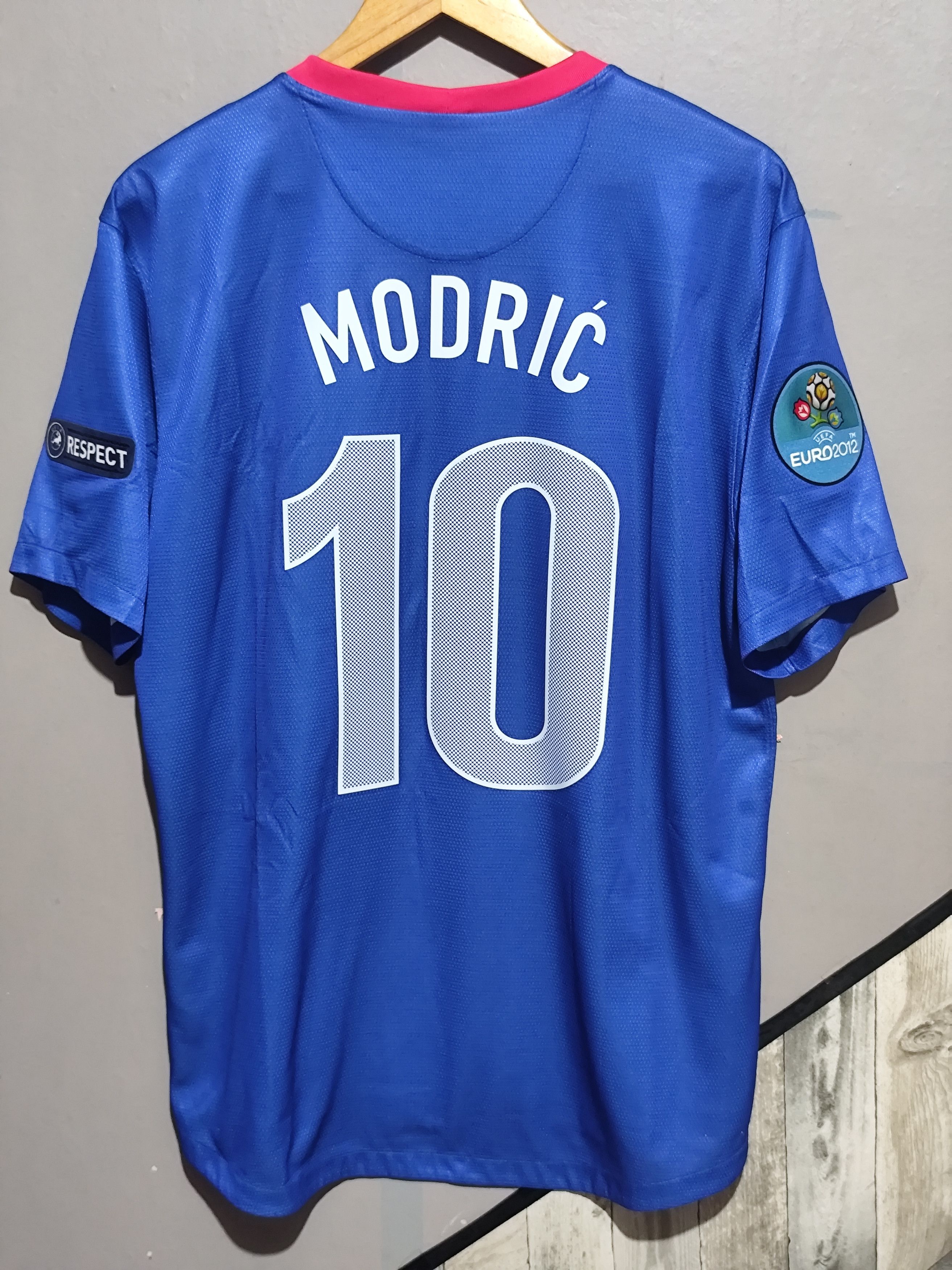 Nike Nike x Croatia 2012 Modric #10 Away Jersey Size US S / EU 44-46 / 1 - 18 Thumbnail
