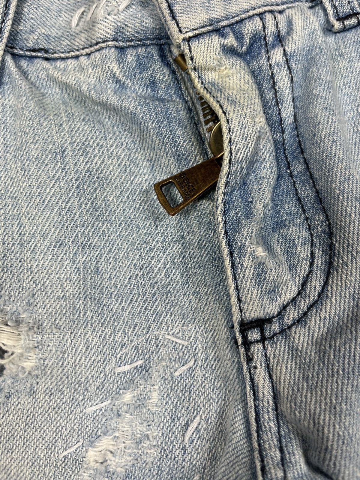 Dolce & Gabbana Vintage Dolce & Gabbana Distressed Blue Denim Metal Logo Size US 28 / EU 44 - 6 Thumbnail