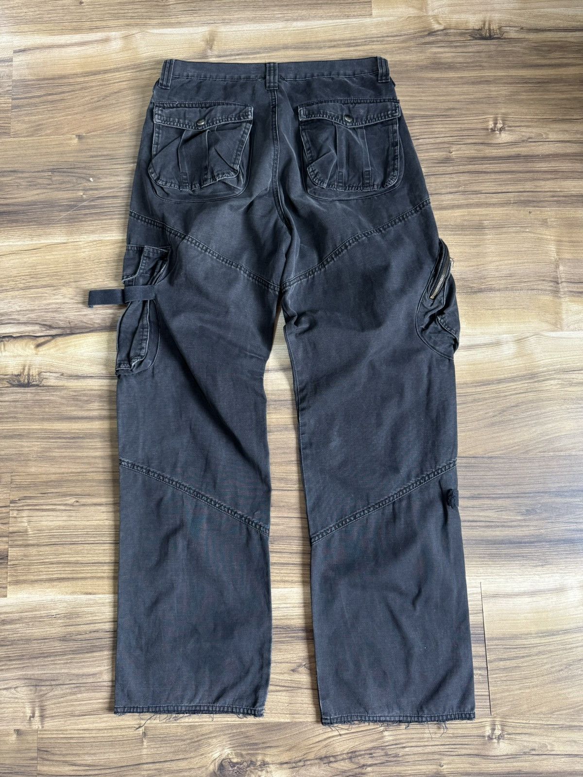 Japanese Brand Vintage Avant Garde Multi Pocket Grey Faded Pants Jeans Size US 31 - 12 Thumbnail