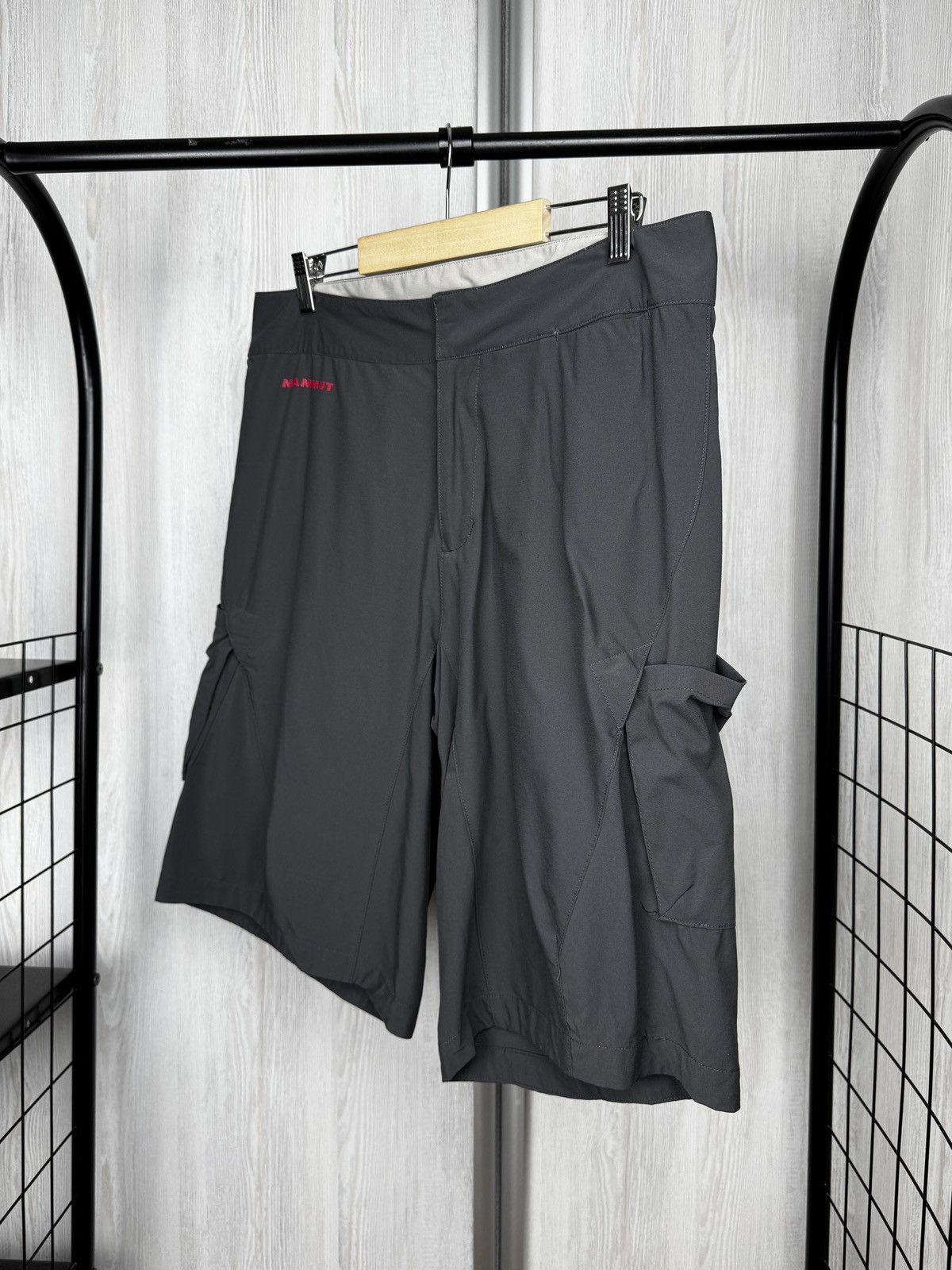 Mammut Mammut mens big logo grey relaxed hiking trekking shorts 50 Size US 34 / EU 50 - 6 Thumbnail