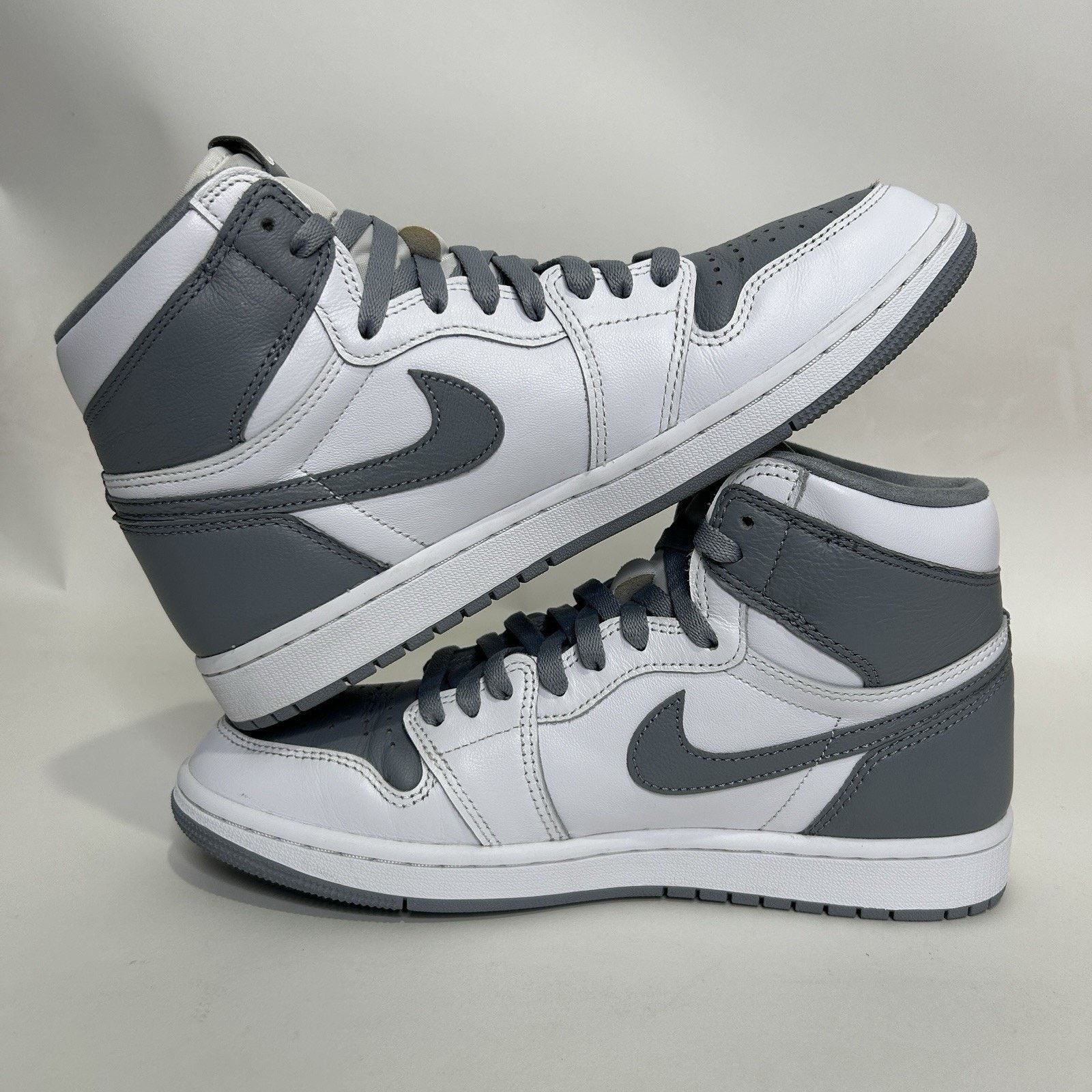 Jordan Brand Nike Air Jordan 1 Retro High OG “Stealth Grey” 555088-037 Size US 9 / EU 42 - 3 Thumbnail