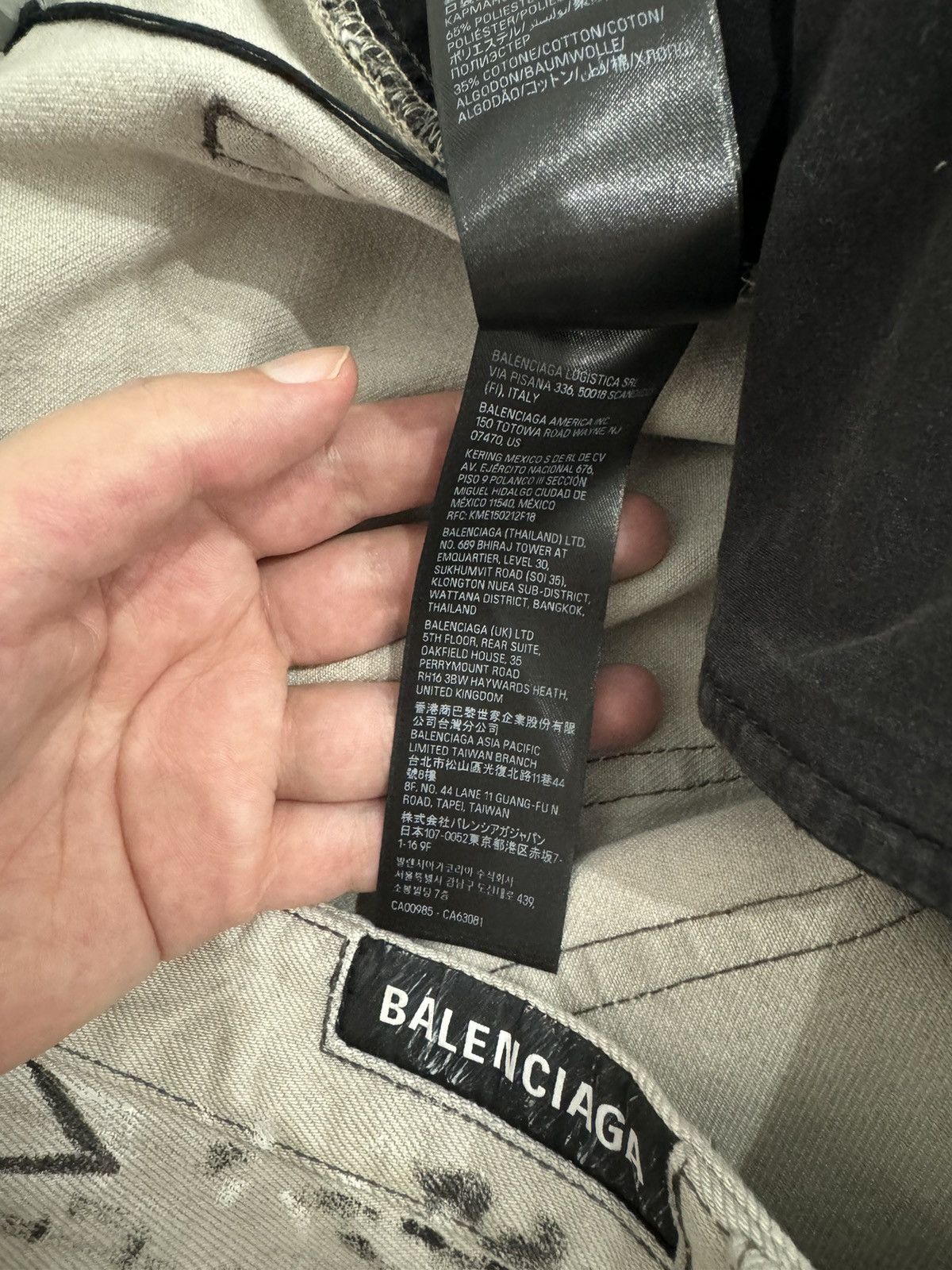 Balenciaga Balenciaga SS23 Graffiti Jeans Baggy Sz.L Size US 36 / EU 52 - 18 Thumbnail