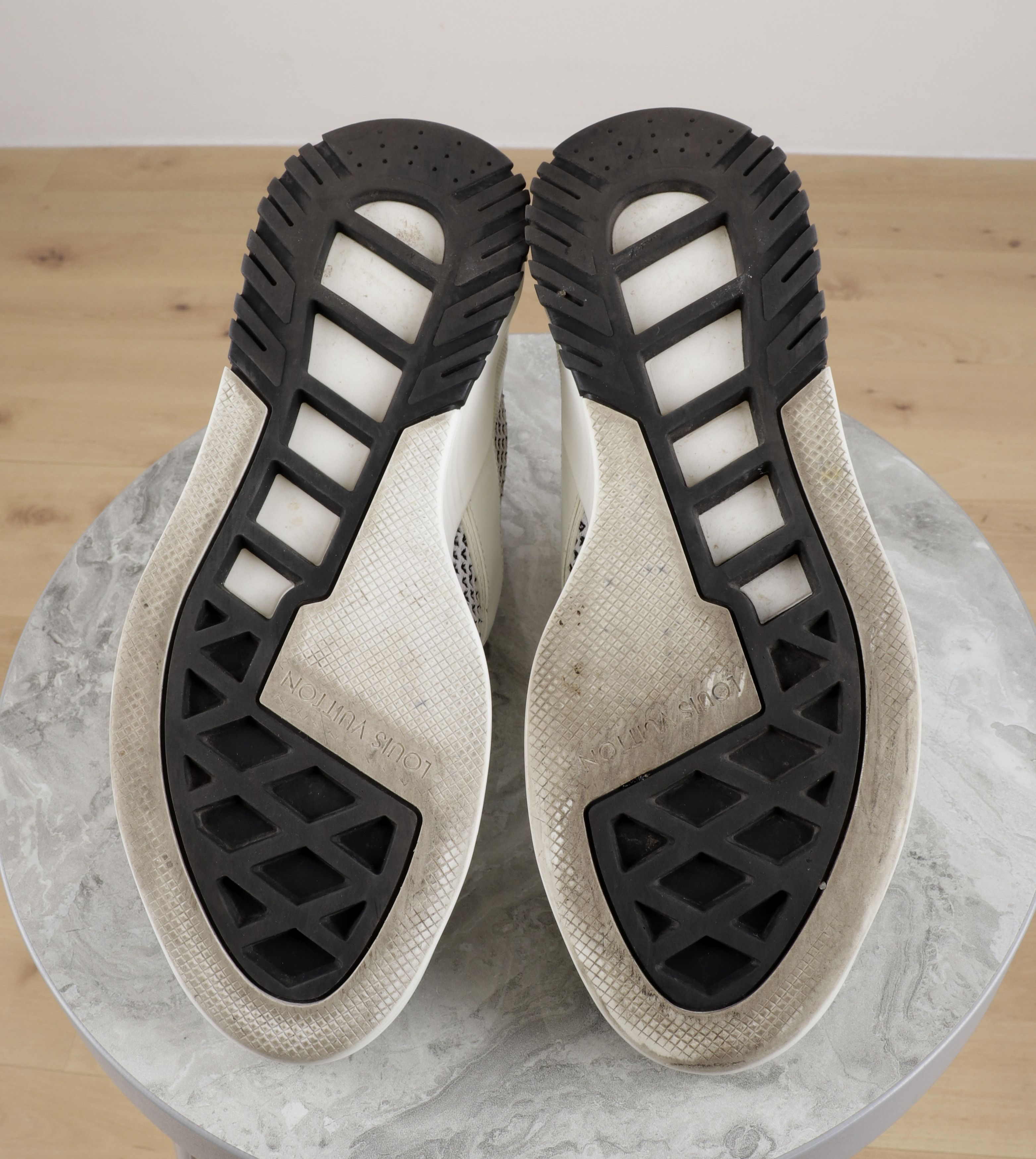 Louis Vuitton LOUIS VUITTON Mesh Leather White Black Low Sneakers Size US 10 / EU 43 - 12 Thumbnail