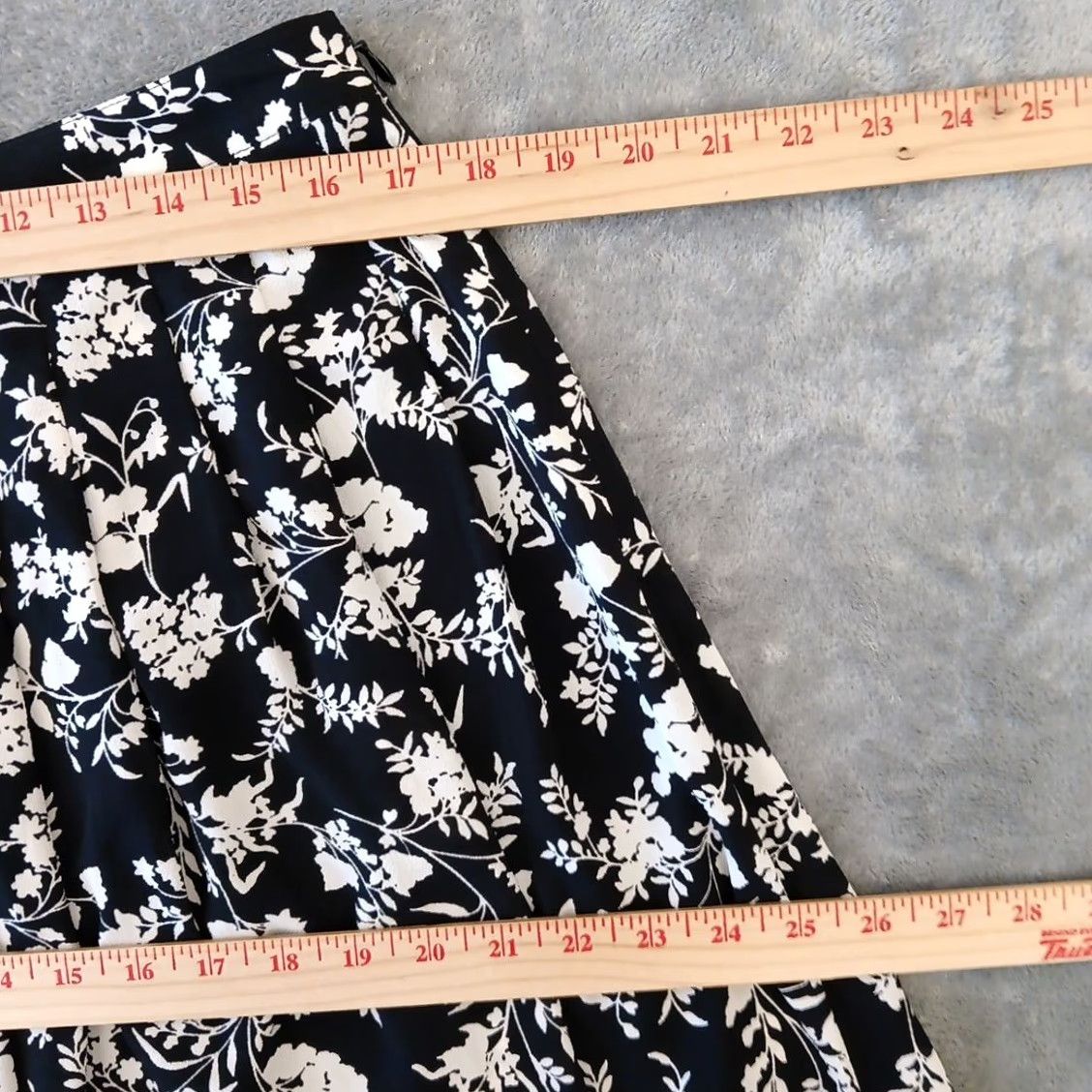 Talbots Talbots Skirt A-Line Midi Black Floral Lined 10 Womens Zip Polyester Spandex Flagship Regular Vintage: No Size 32" / US 10 / IT 46 - 2 Thumbnail