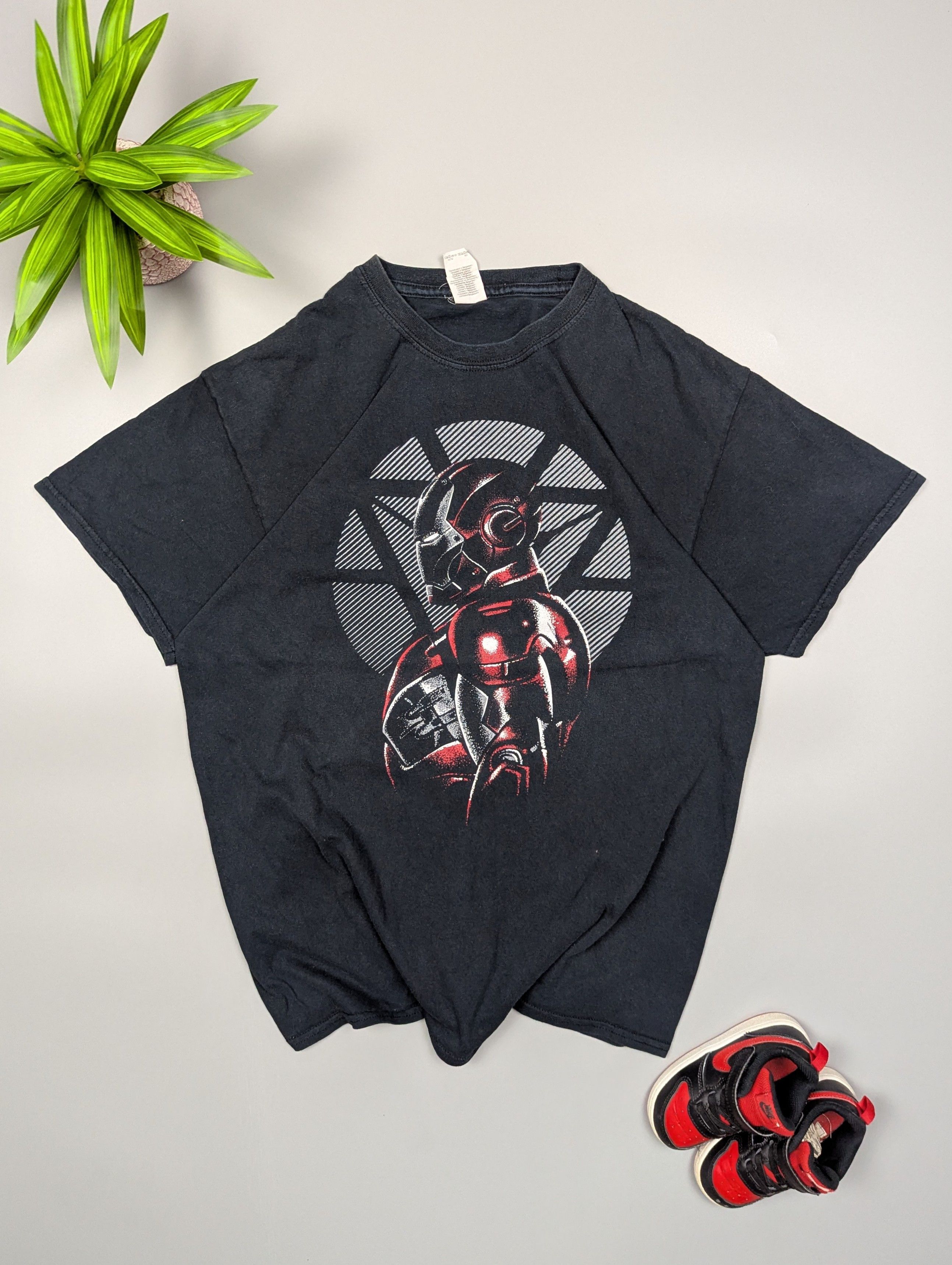 Marvel Comics Marvel Iron Man Retro Tee L Gildan Black MCU Size US L / EU 52-54 / 3 - 1 Thumbnail