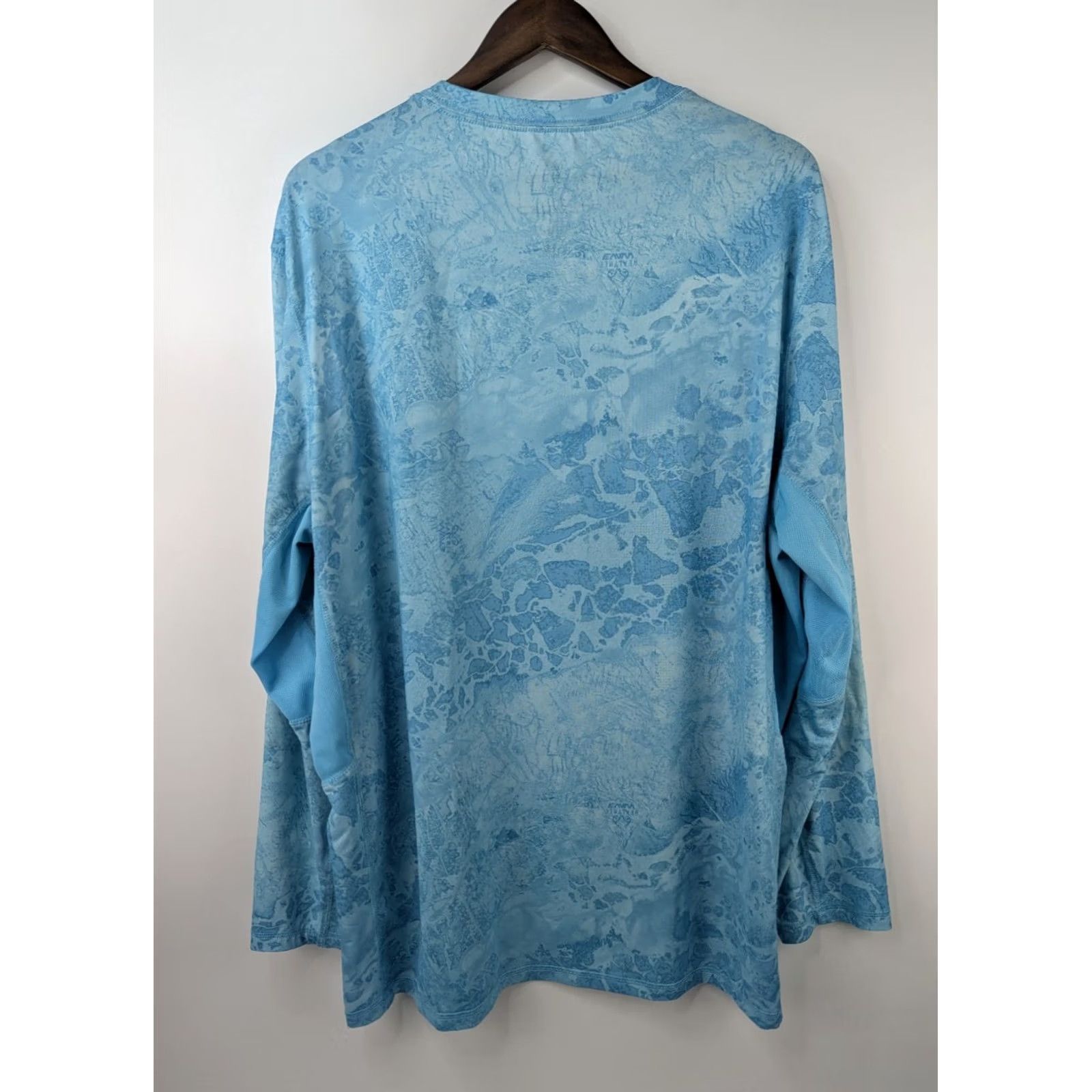 Realtree Realtree Fishing Wave Print Shirt Men's Blue Long Sleeve 2XL Regular Fit Pullover Lightweight Athletic Outdoors Size US XXL / EU 58 / 5 - 5 Thumbnail