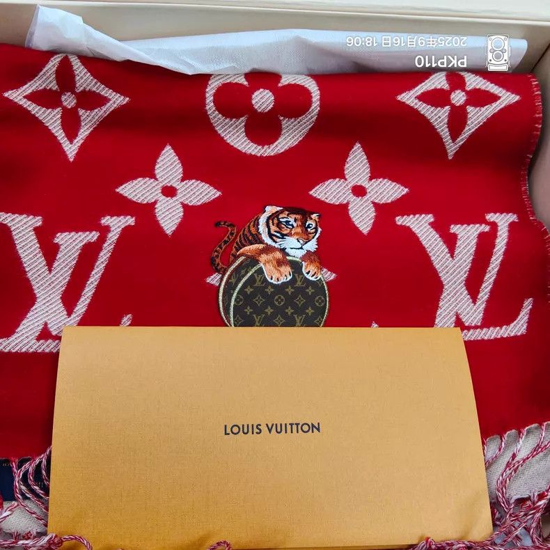 Louis Vuitton Louis Vuitton PRECIOUS TIGER Red Wool Scarf for the Year o Size ONE SIZE - 1 Thumbnail