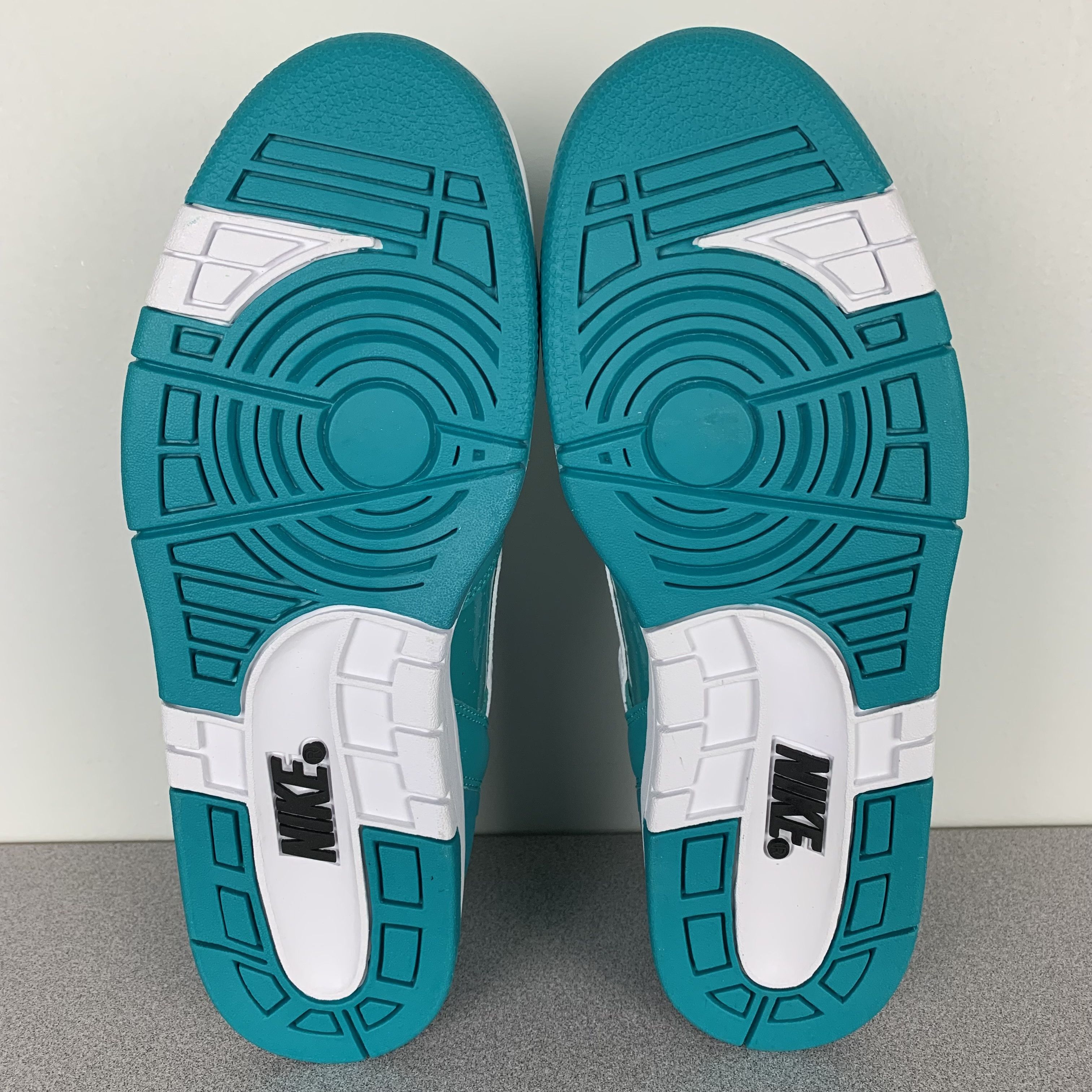 Nike × Supreme Nike SB Air Force 2 Low Supreme Emerald Size US 9 / EU 42 - 13 Thumbnail