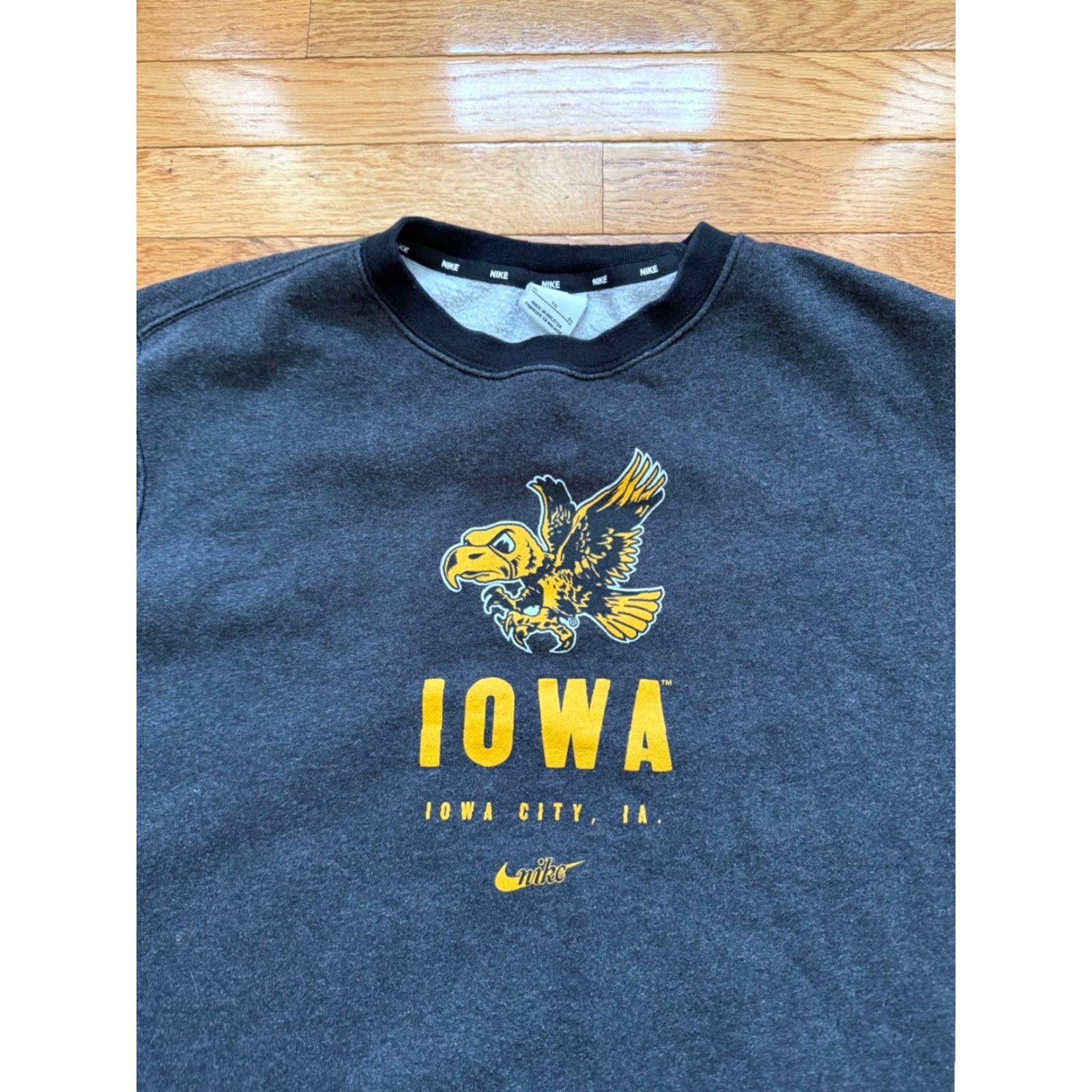 Nike VINTAGE Nike Iowa Crewneck Sweatshirt Men's XL Gray 90s Center Swoosh Grunge Pullover Size US XL / EU 56 / 4 - 3 Thumbnail