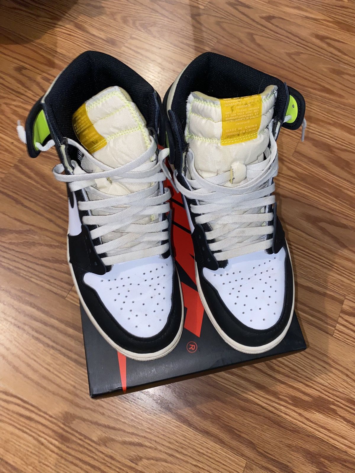 Jordan Brand Jordan 1 high volt Size US 9.5 / EU 42-43 - 2 Thumbnail