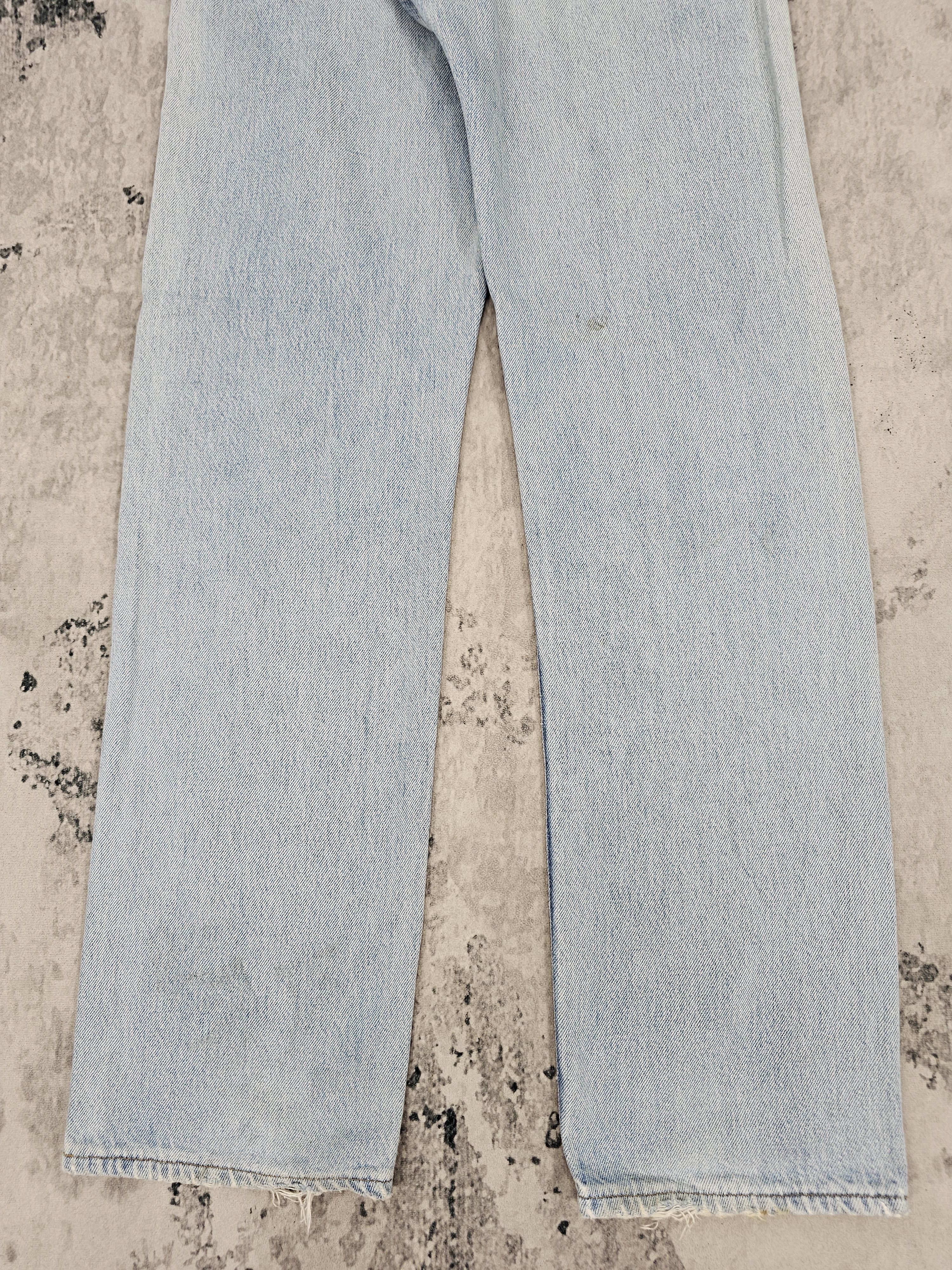 Levi's Vintage Clothing Vtg 90'S LEVIS 501 Light Blue Ripped Jeans Made In USA L0505 Size US 27 - 4 Thumbnail