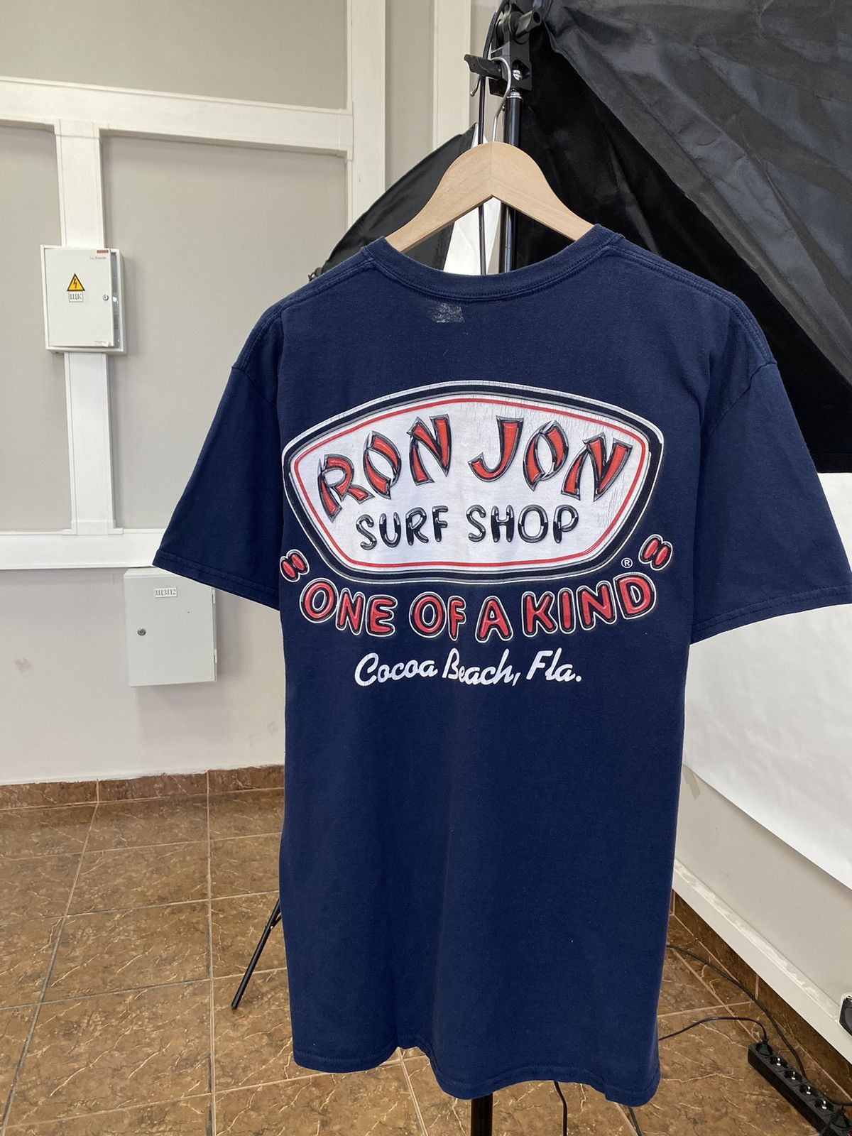 Ron Jon Surf Shop Vintage 90s Y2K Ron John Surf Shop One Of A Kind T-shirt Size US L / EU 52-54 / 3 - 1 Thumbnail