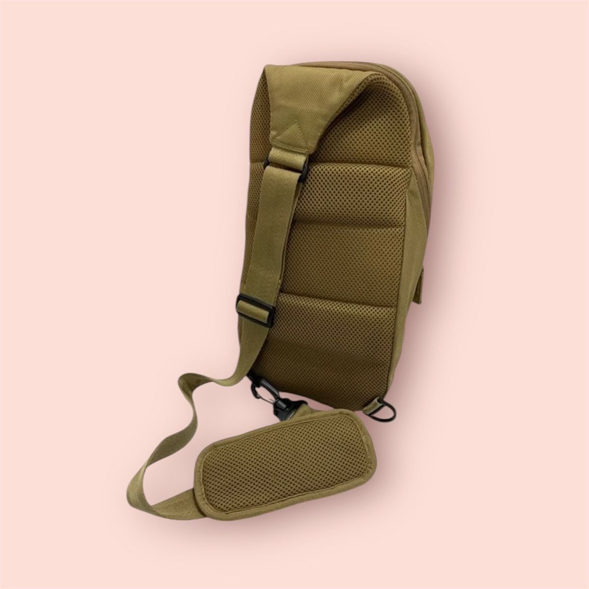 Japanese Brand × Jun Takahashi × Uniqlo DOPE UNIQLO MULTI POCKET UTILITY CROSS BODY BODYBAG Size ONE SIZE - 5 Thumbnail