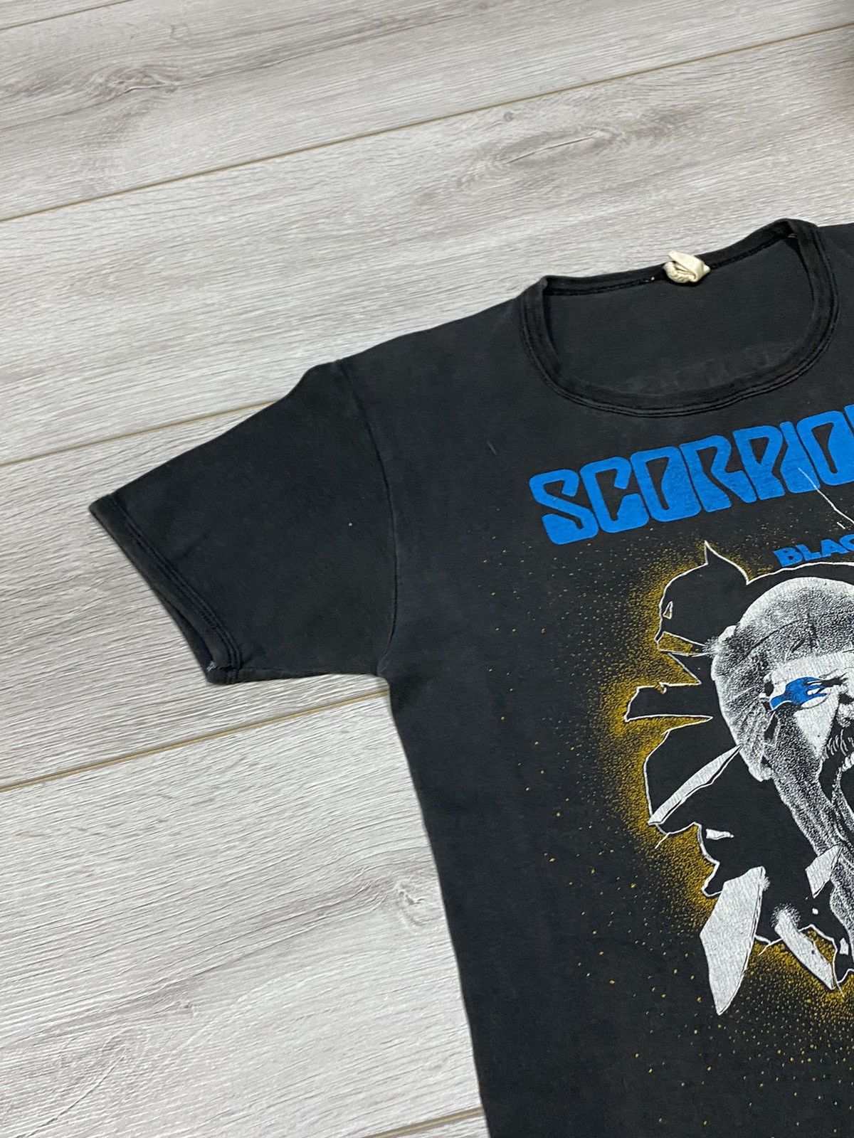 Band Tees Scorpions 🦂 1982 RARE The Blackout tour vintage faded tee Size US S / EU 44-46 / 1 - 8 Thumbnail