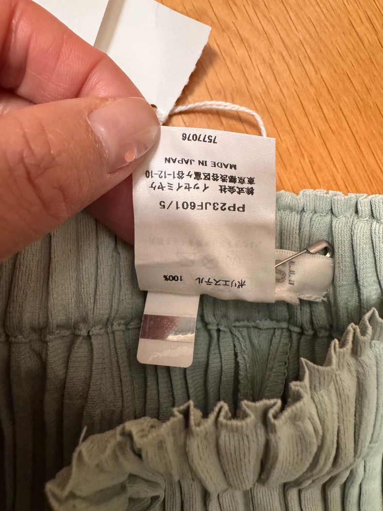 Issey Miyake Issey Miyake size:5 Mint green cream puffs Size 32" / US 10 / IT 46 - 2 Thumbnail