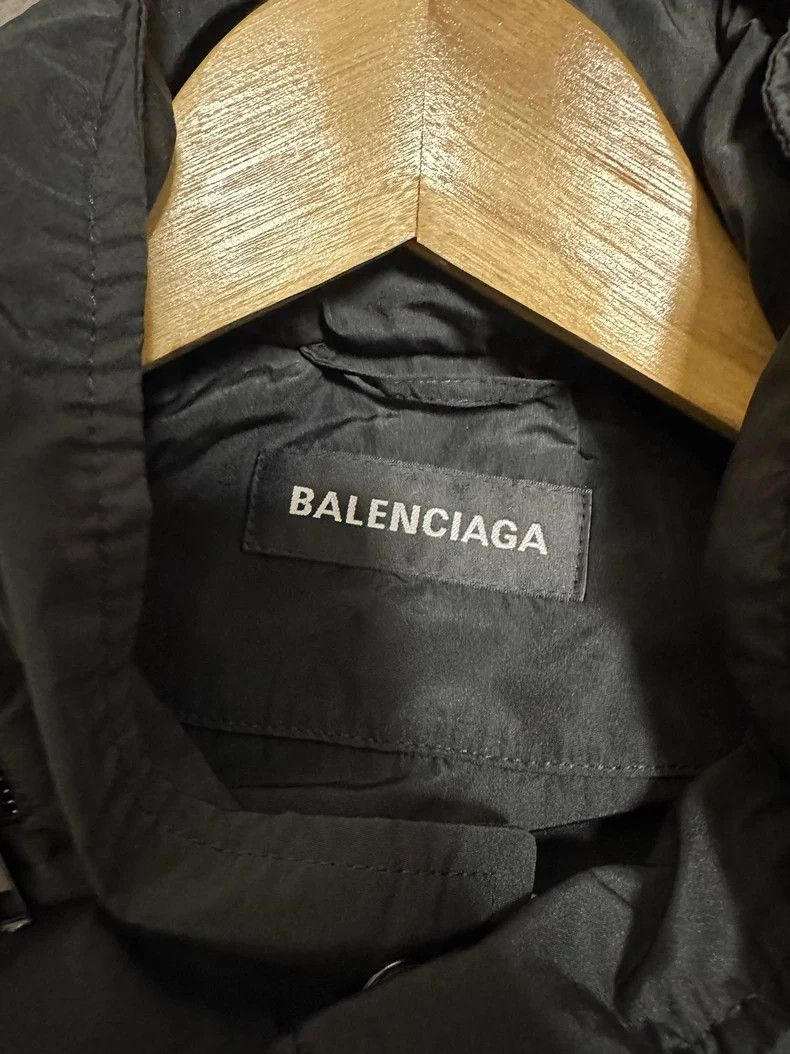 Balenciaga Balenciaga Large Back Logo Windbreaker Raincoat Jacket Size US M / EU 48-50 / 2 - 5 Thumbnail