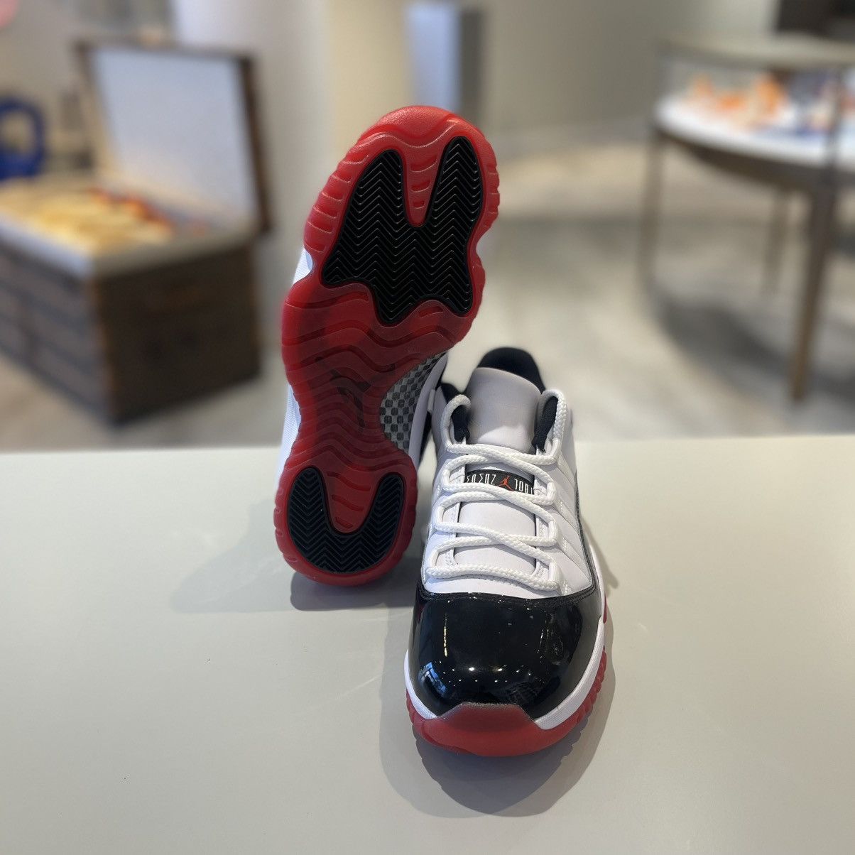 Nike Air Jordan 11 Retro Low Concord Bred Size US 8.5 / EU 41-42 - 6 Thumbnail