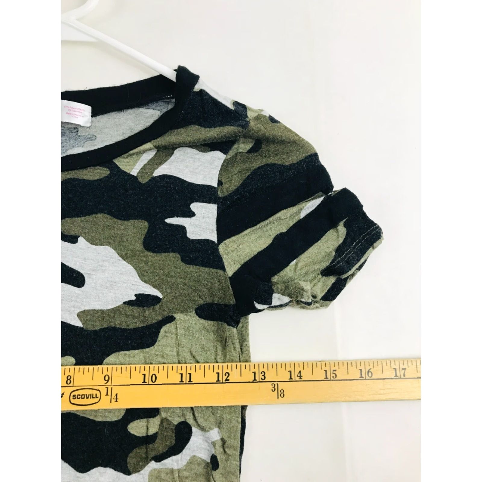 Vintage No Boundaries T-Shirt Women's Size Small (3-5) Green Black White Camo Round Neck Size S / US 4 / IT 40 - 3 Thumbnail