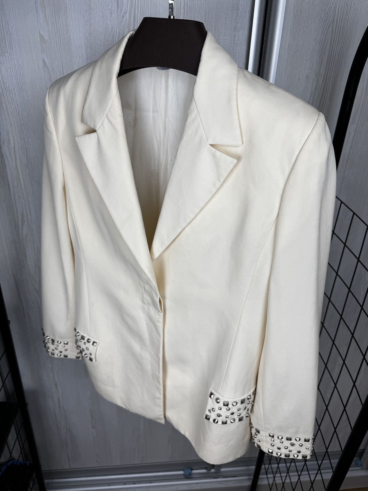 Versace Gianni Versace Couture Italy beige blazer metal logo trims Size M / US 6-8 / IT 42-44 - 8 Thumbnail