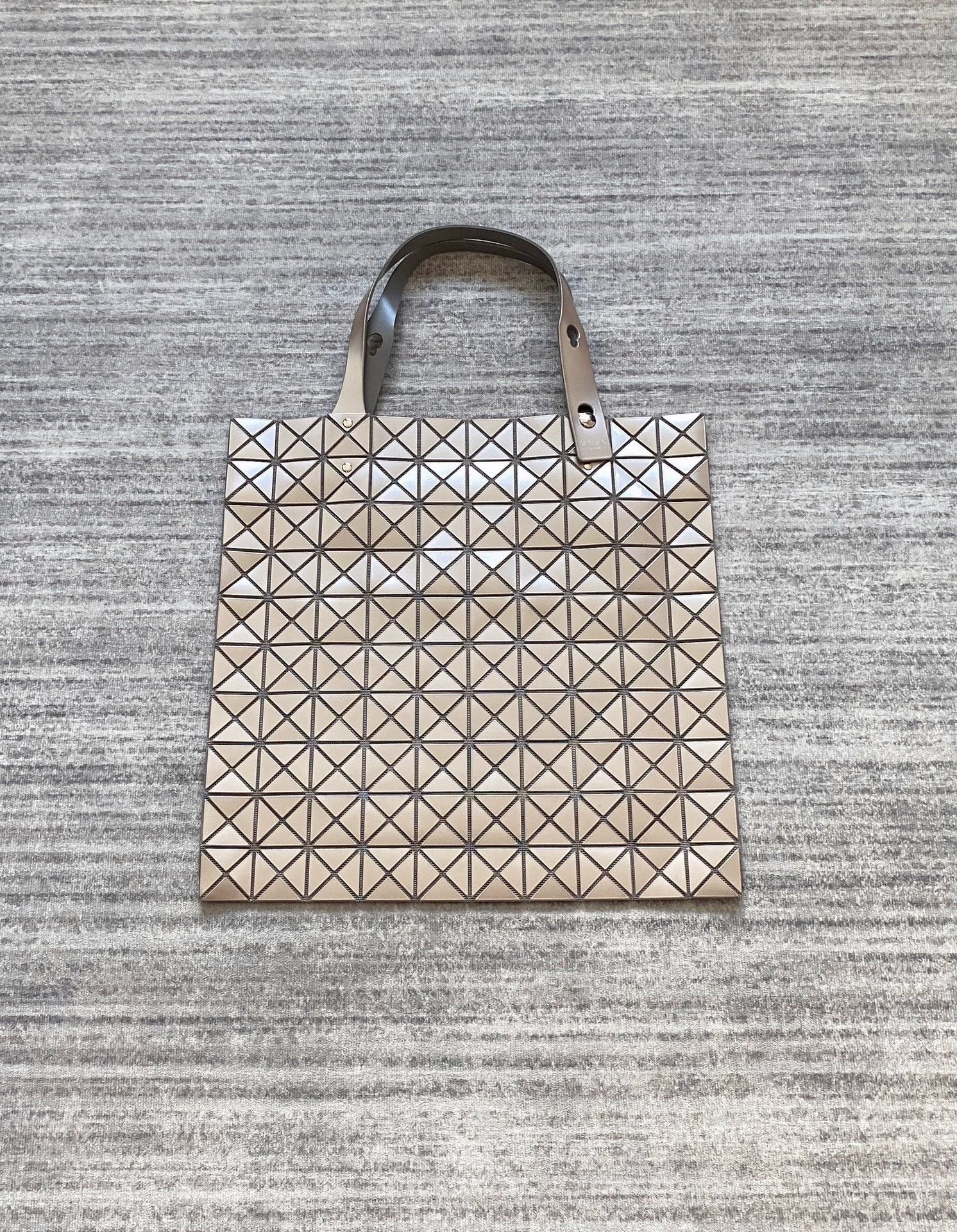 Issey Miyake Issey Miyake 10-Grid Metallic Gray Tote Bag Size ONE SIZE - 1 Thumbnail