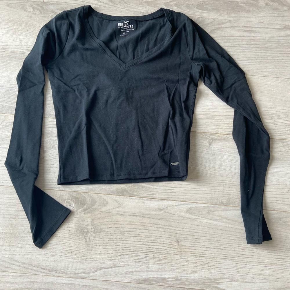Designer Hollister Black V Neck Long Sleeve Shirt Size S / US 4 / IT 40 - 1 Thumbnail