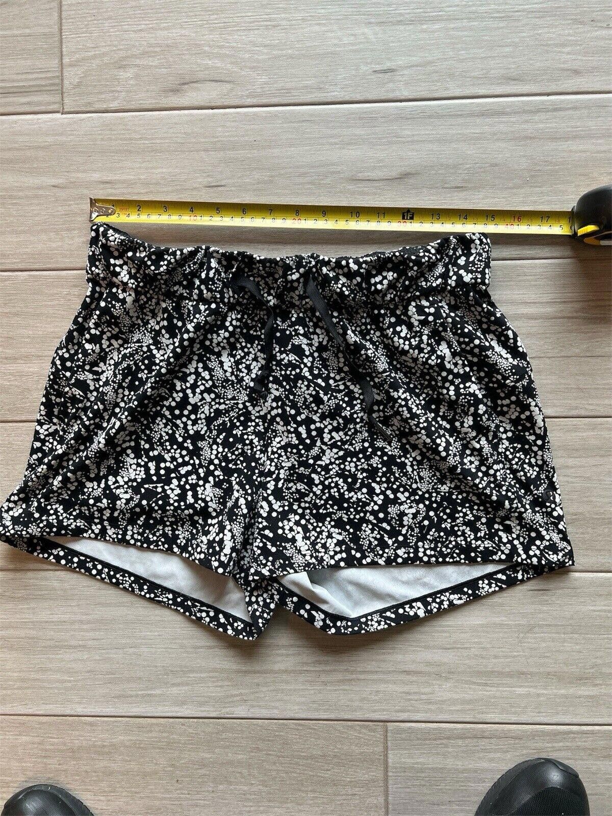 Designer Lululemon On The Fly Short 2.5" Chirasu Black Sz 8 Size 30" / US 8 / IT 44 - 5 Thumbnail