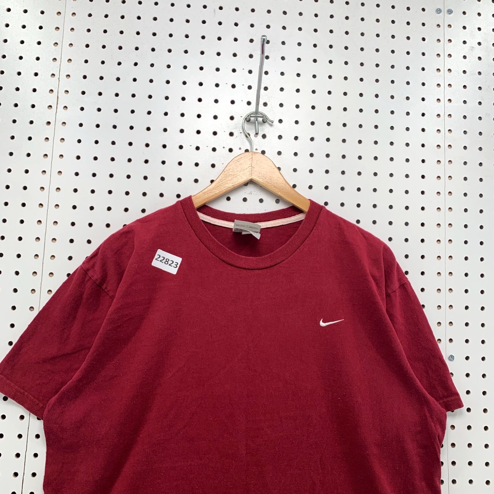 Nike VINTAGE Y2K Nike Red White Embroidered Swoosh T-Shirt Adult Large Cotton Crew Neck Short Sleeve Unisex Size US L / EU 52-54 / 3 - 6 Thumbnail
