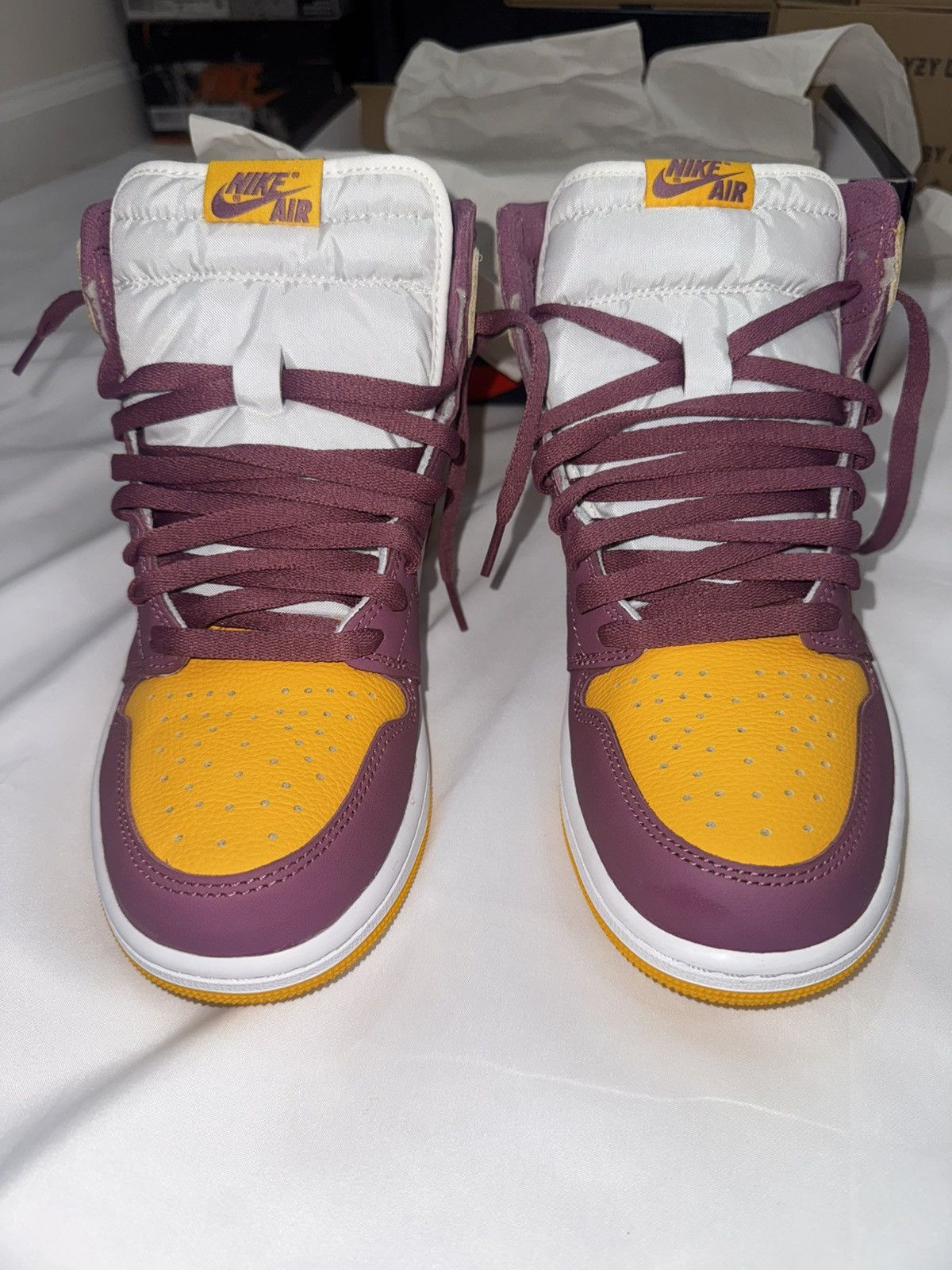 Jordan Brand 2022 Air Jordan 1 Retro High OG 'Brotherhood' Size US 9.5 / EU 42-43 - 6 Thumbnail